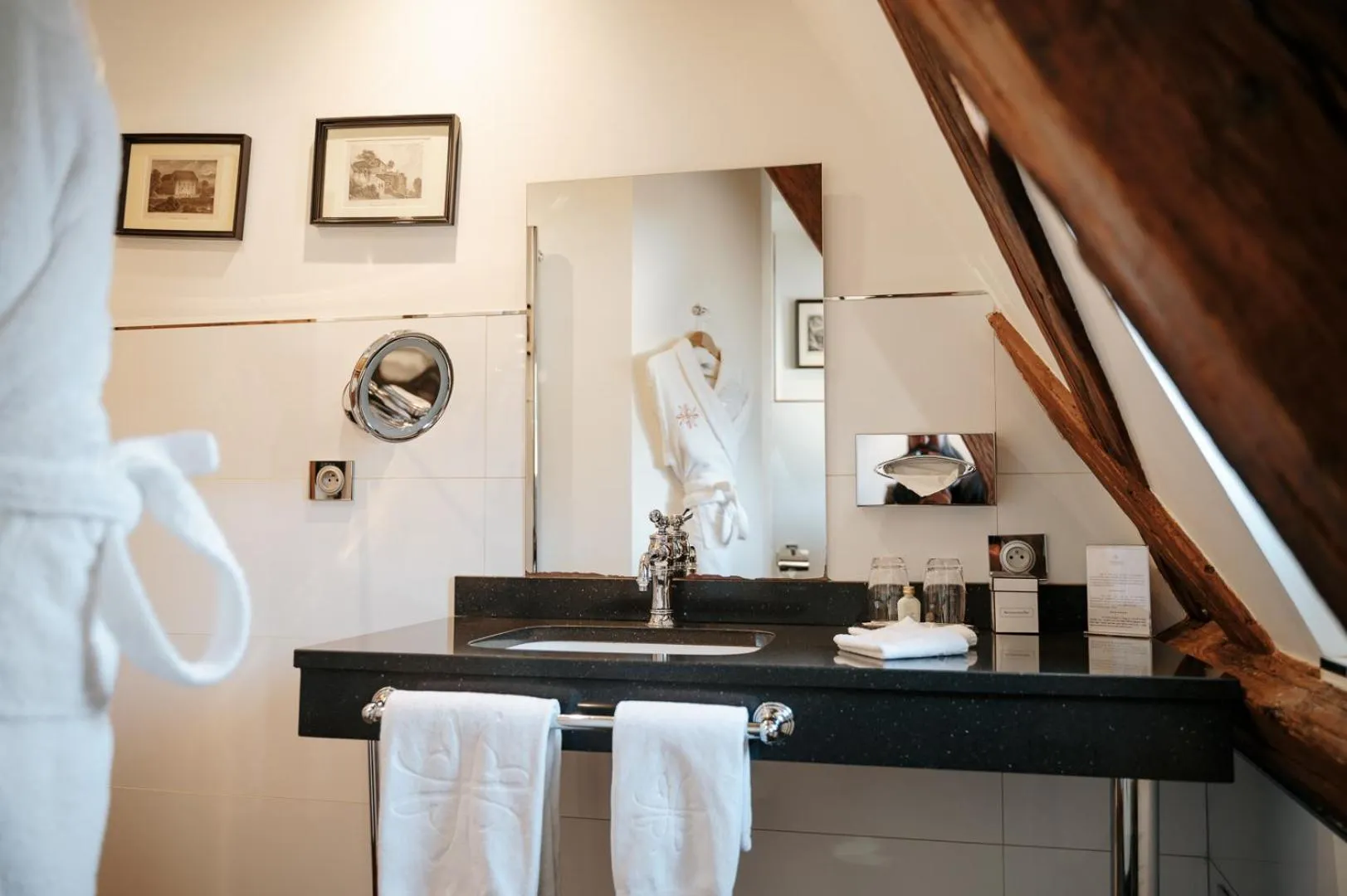 Bathroom in Hôtel & Spa Le Bouclier D'or