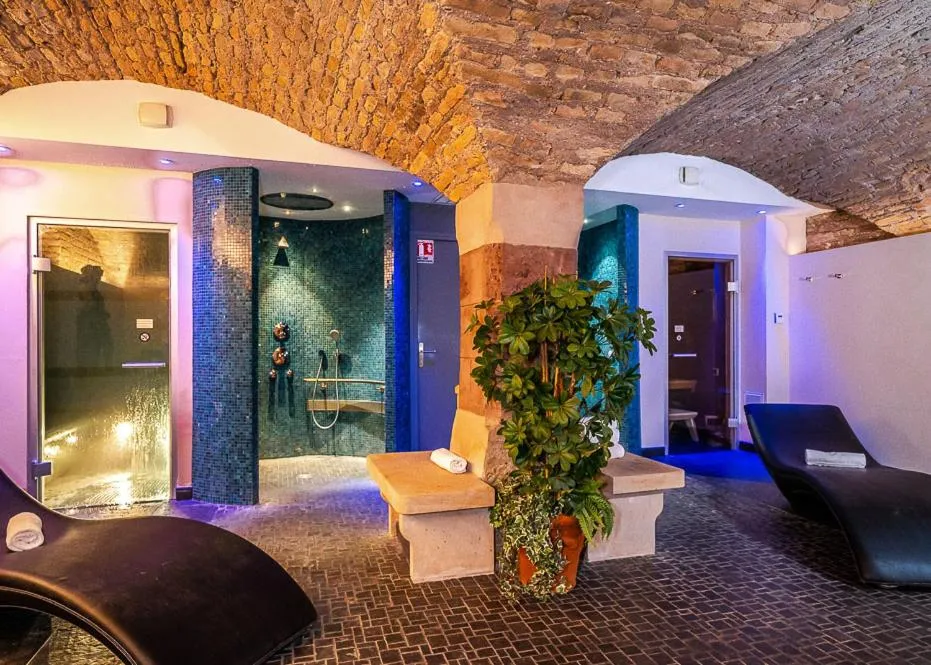 Spa and wellness centre/facilities in Hôtel & Spa Le Bouclier D'or