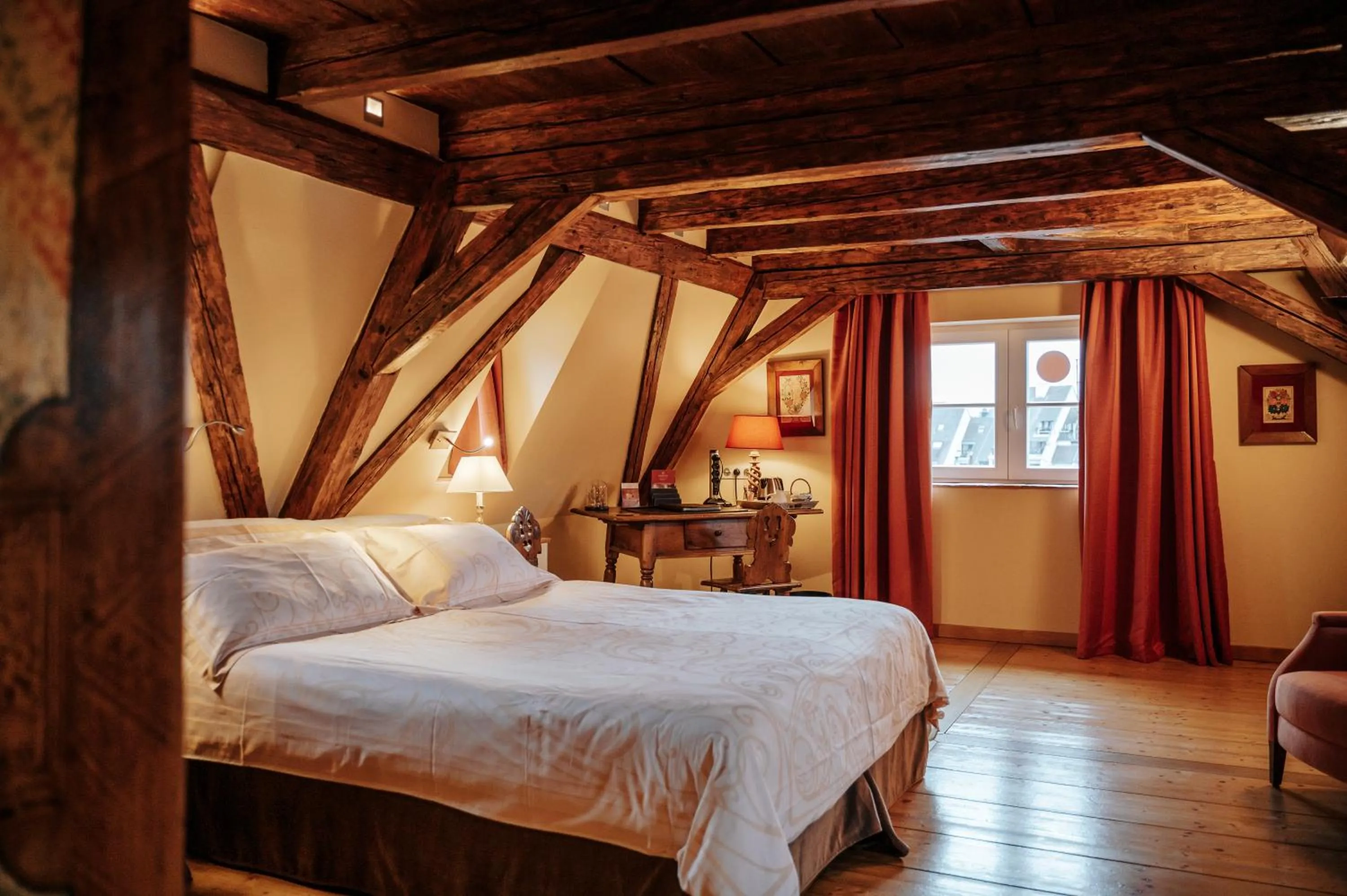 Photo of the whole room, Bed in Hôtel & Spa Le Bouclier D'or