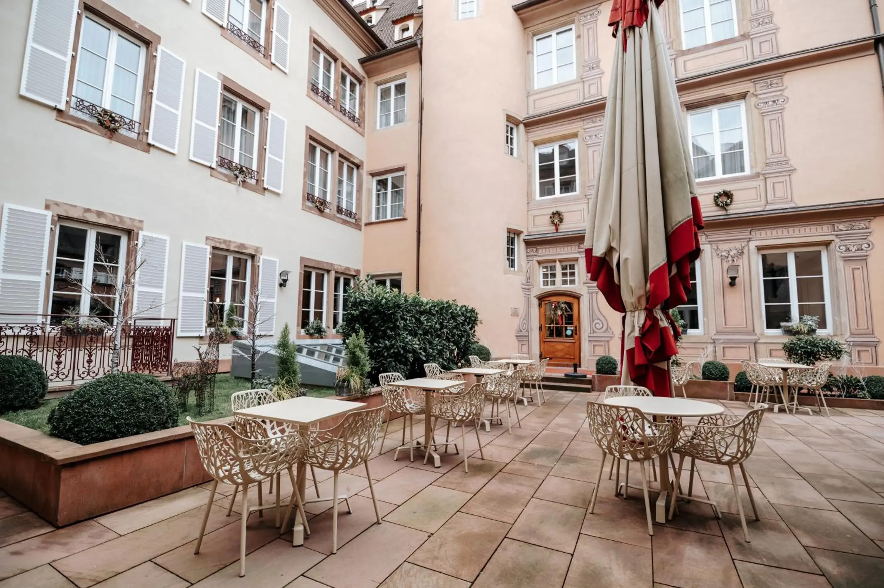 Property building in Hôtel & Spa Le Bouclier D'or Property building in Hôtel & Spa Le Bouclier D'or