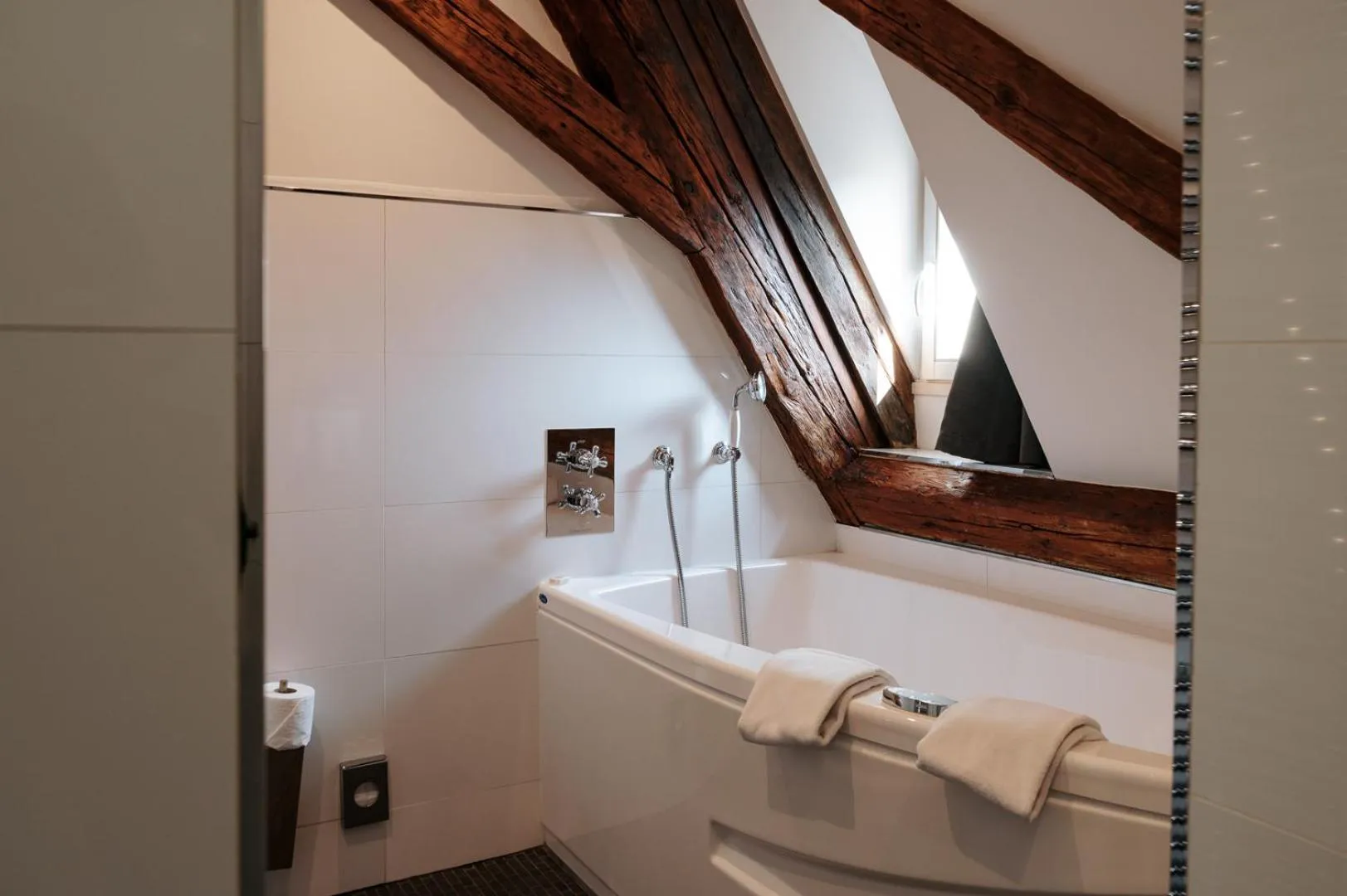 Bathroom in Hôtel & Spa Le Bouclier D'or