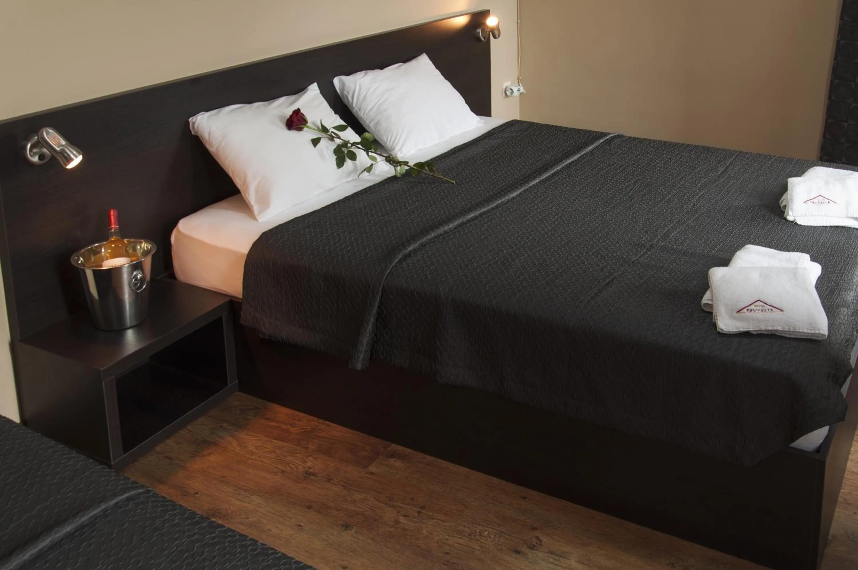 Bedroom, Bed in Family Hotel Pautalia