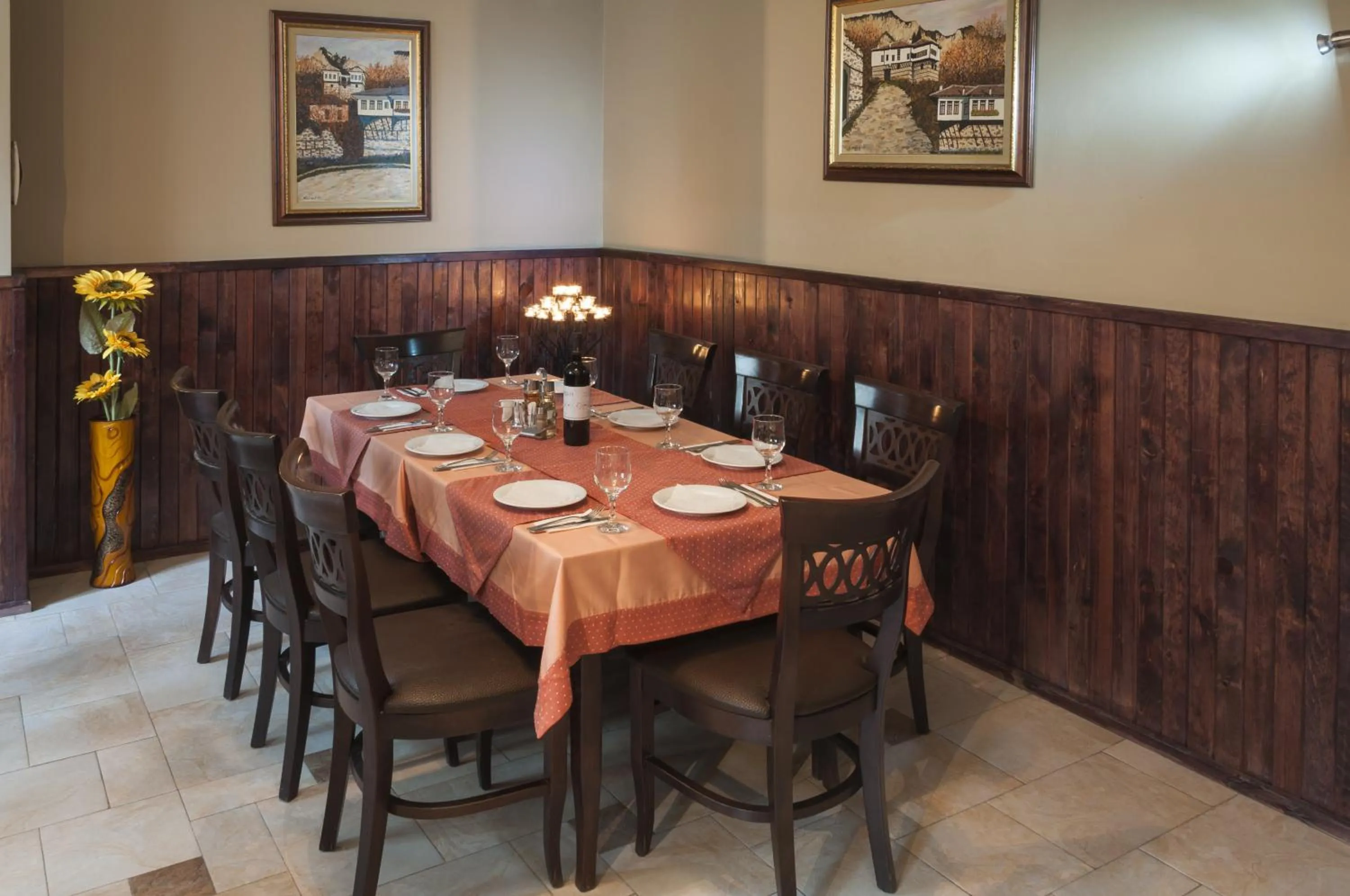 Restaurant/places to eat in Family Hotel Pautalia