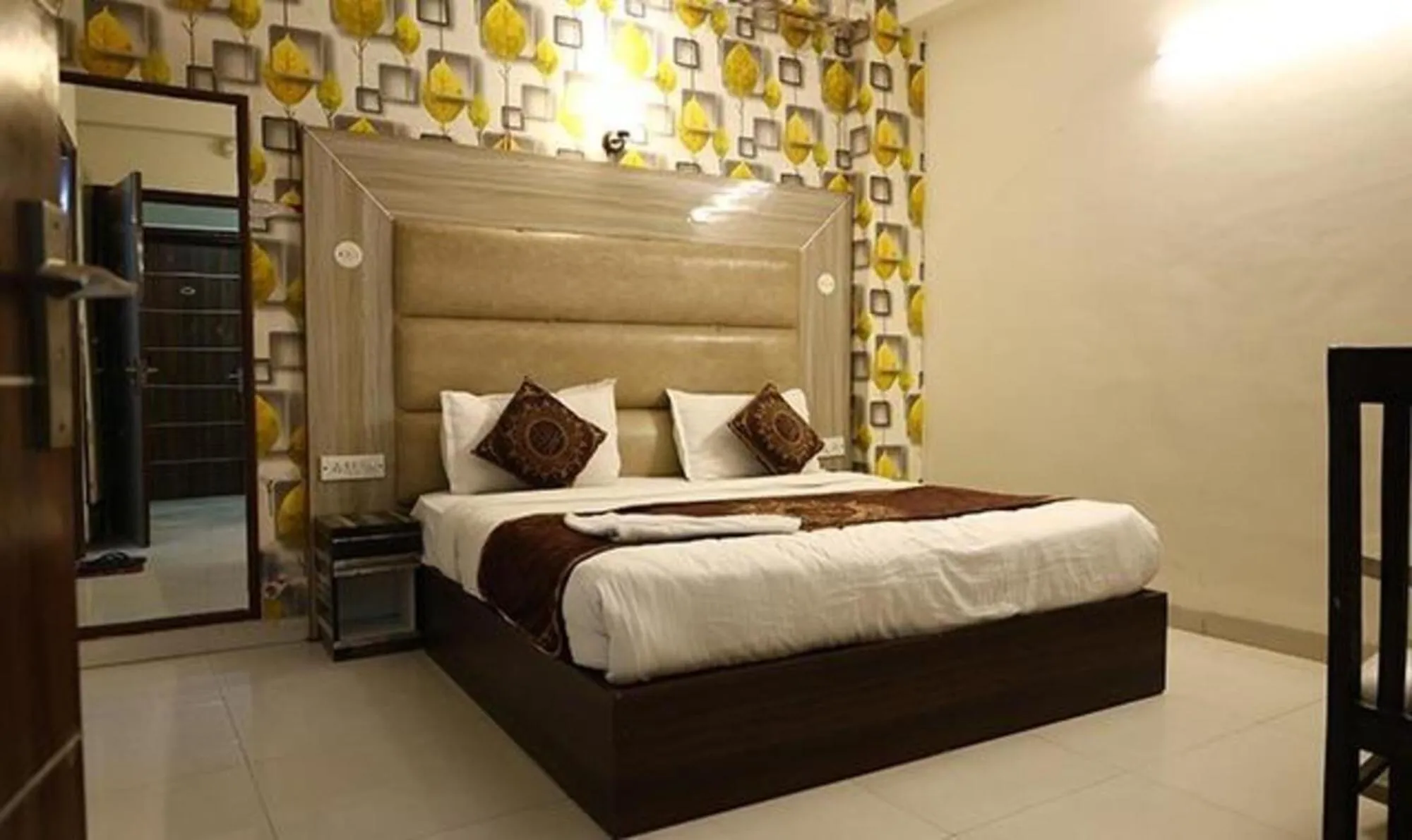 Bed in FabHotel HSP Suites - Near IGI Airport - New Delhi