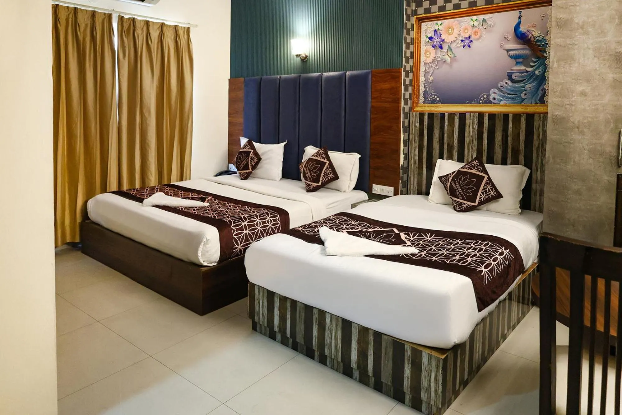 Bed in Hotel HSP Suites - Nr IGI Airport, New Delhi