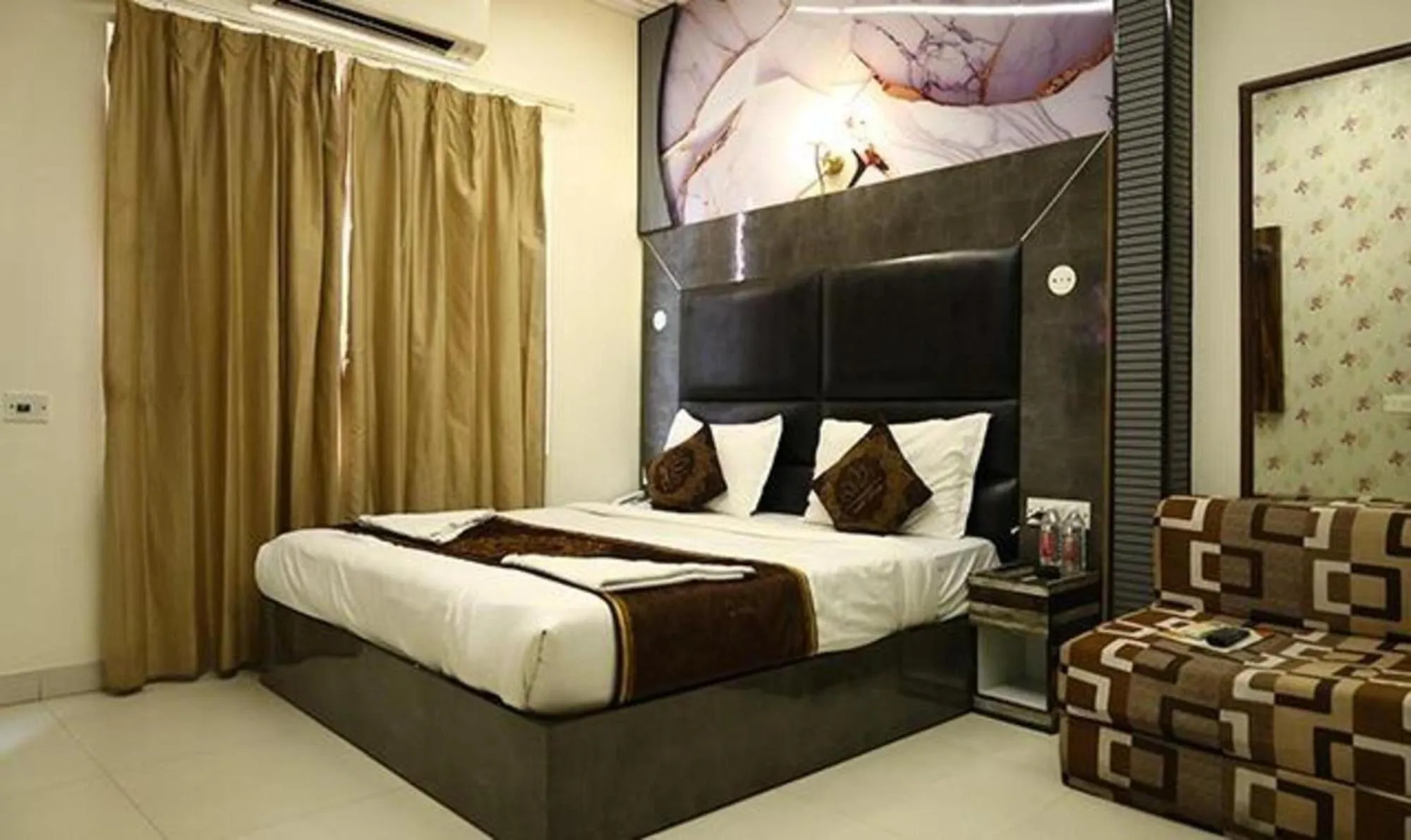 Bed in FabHotel HSP Suites - Near IGI Airport - New Delhi