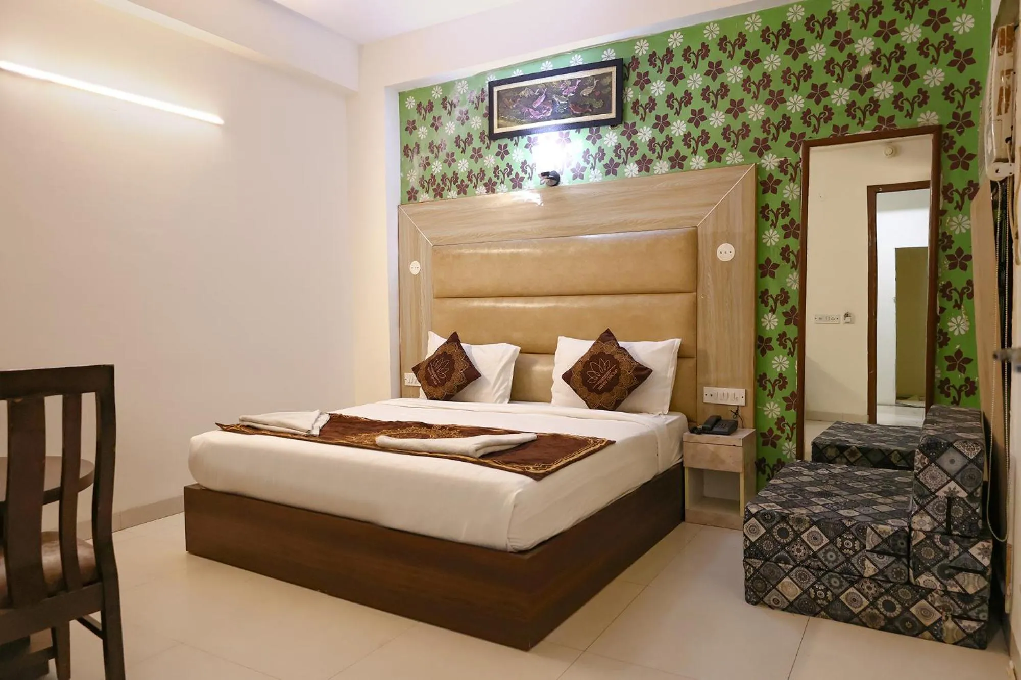 Bed in Hotel HSP Suites - Nr IGI Airport, New Delhi