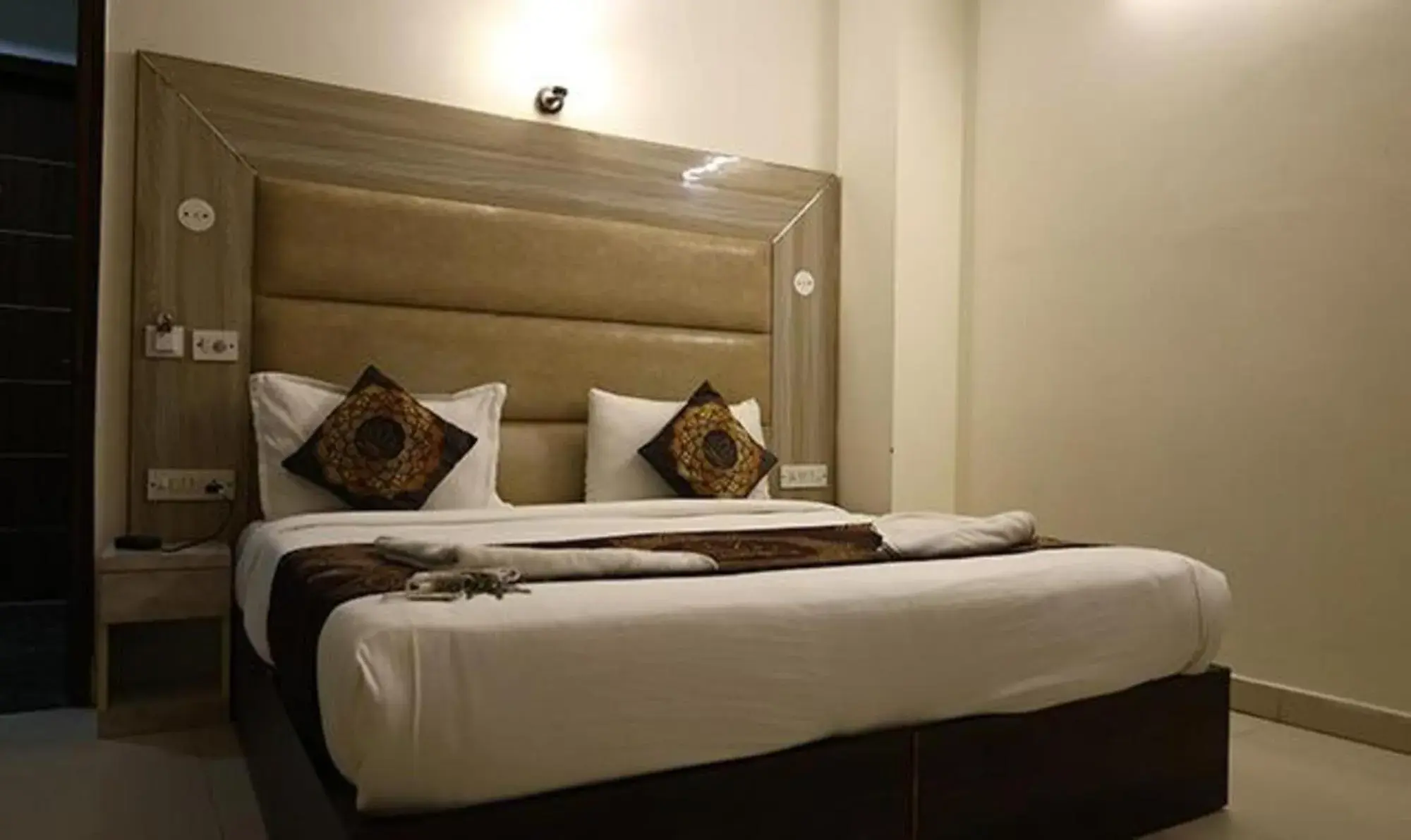 Deluxe Room - single occupancy in Hotel HSP Suites - Near IGI Airport, New Delhi Deluxe Room - single occupancy in Hotel HSP Suites - Near IGI Airport, New Delhi