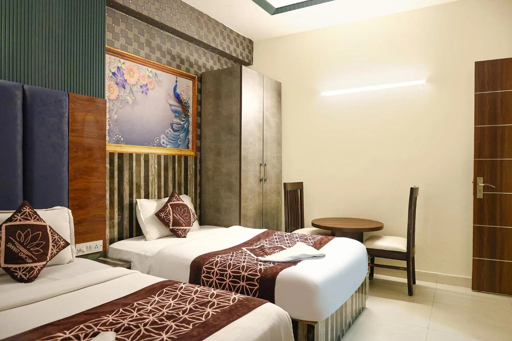 Bed in Hotel HSP Suites - Nr IGI Airport, New Delhi