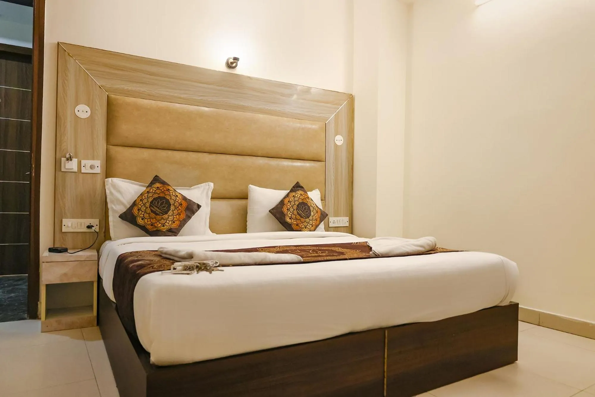 Bed in Hotel HSP Suites - Nr IGI Airport, New Delhi