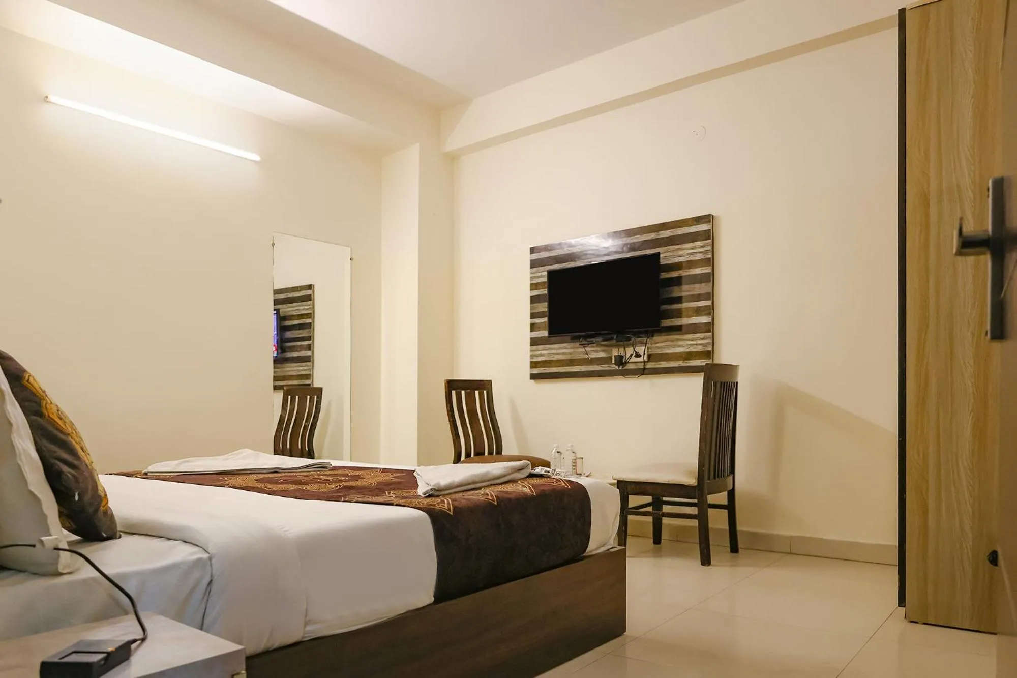 Bed in Hotel HSP Suites - Nr IGI Airport, New Delhi