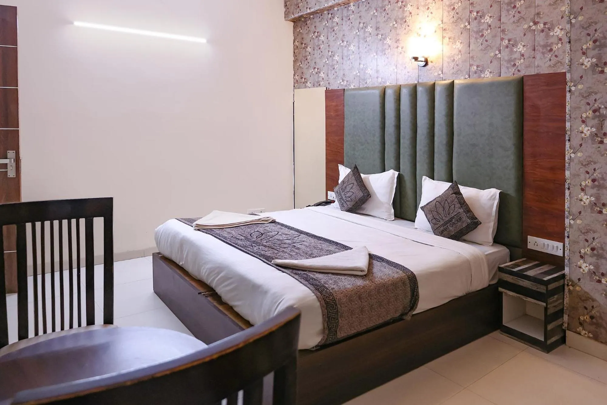 Bed in Hotel HSP Suites - Nr IGI Airport, New Delhi