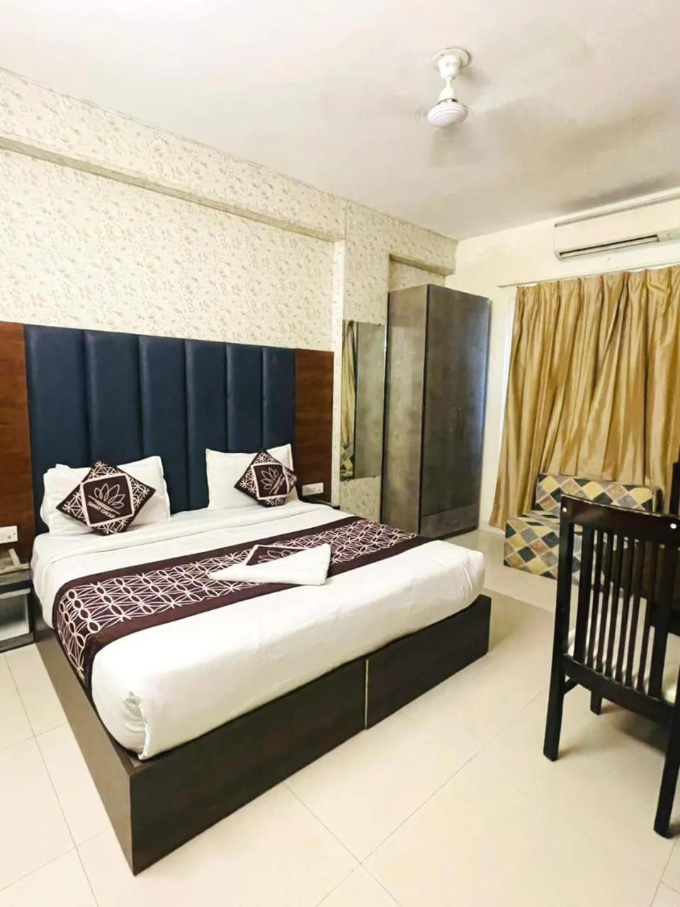 Bed in Hotel HSP Suites - Near IGI Airport, New Delhi