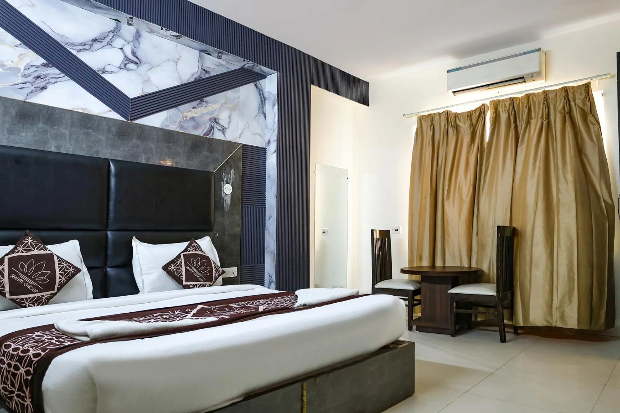 Bed in Hotel HSP Suites - Nr IGI Airport, New Delhi