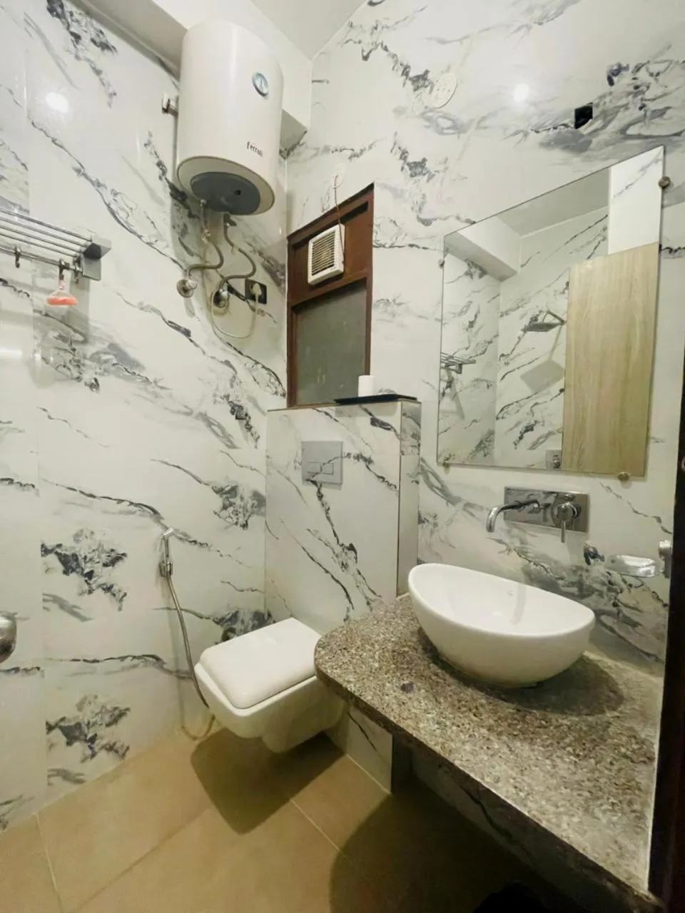 Shower in Hotel HSP Suites - Near IGI Airport, New Delhi