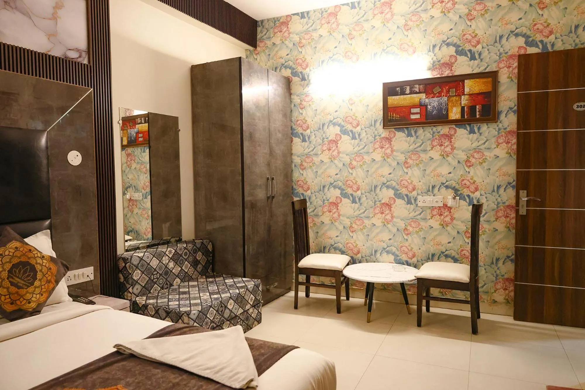 Bed in Hotel HSP Suites - Nr IGI Airport, New Delhi