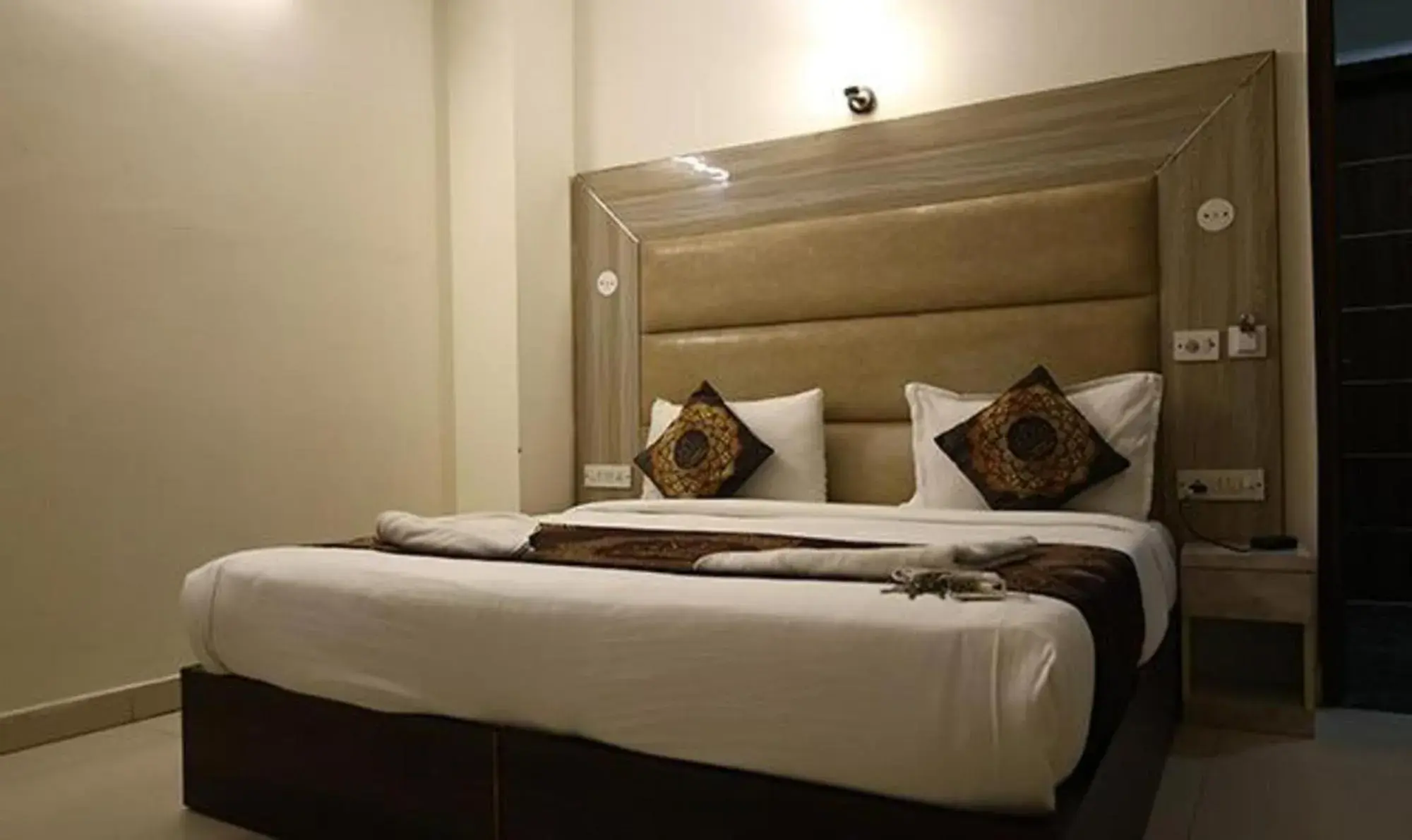 Deluxe Room - single occupancy in Hotel HSP Suites - Near IGI Airport, New Delhi Deluxe Room - single occupancy in Hotel HSP Suites - Near IGI Airport, New Delhi