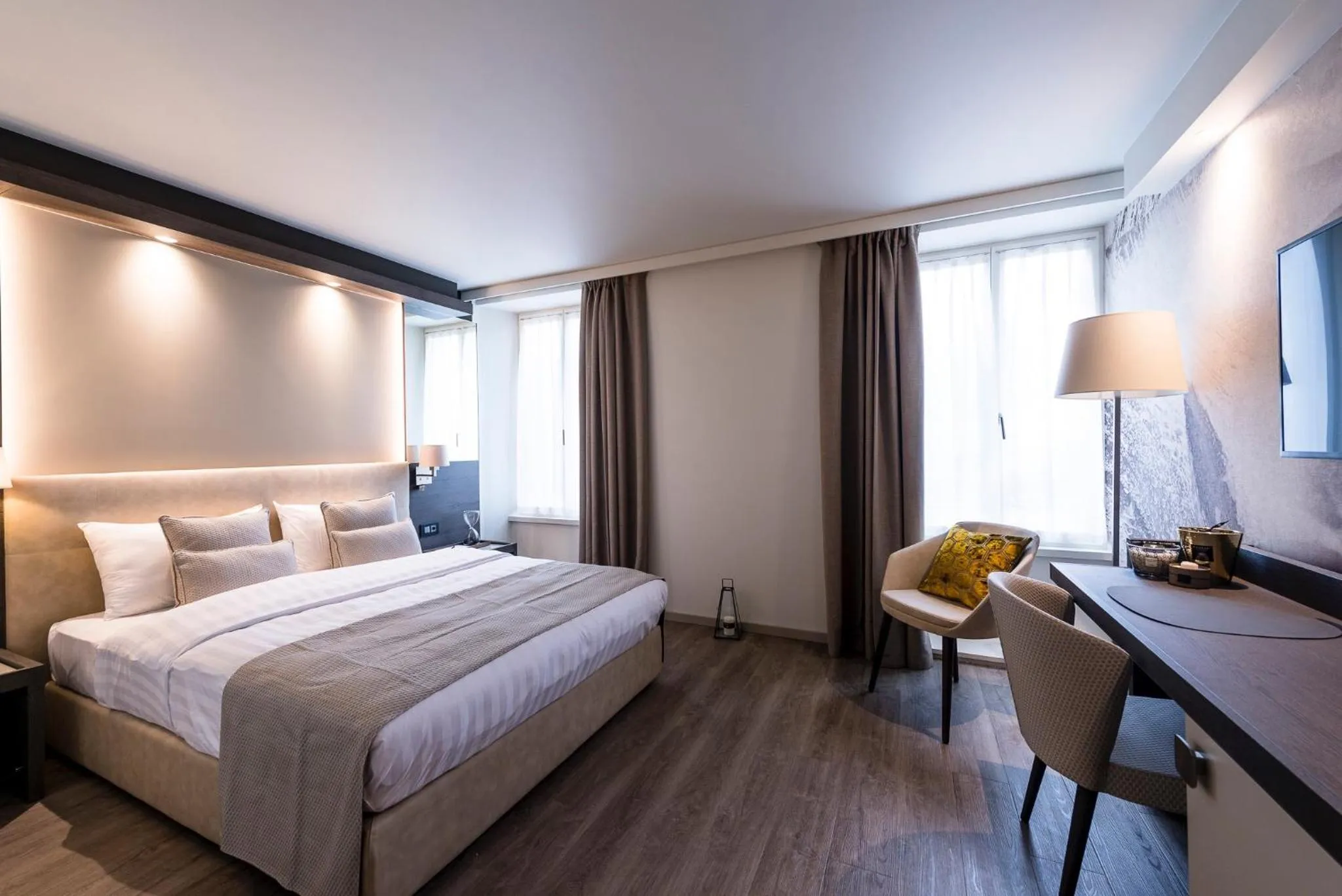 Bedroom, Bed in Ambassador Boutique Hotel