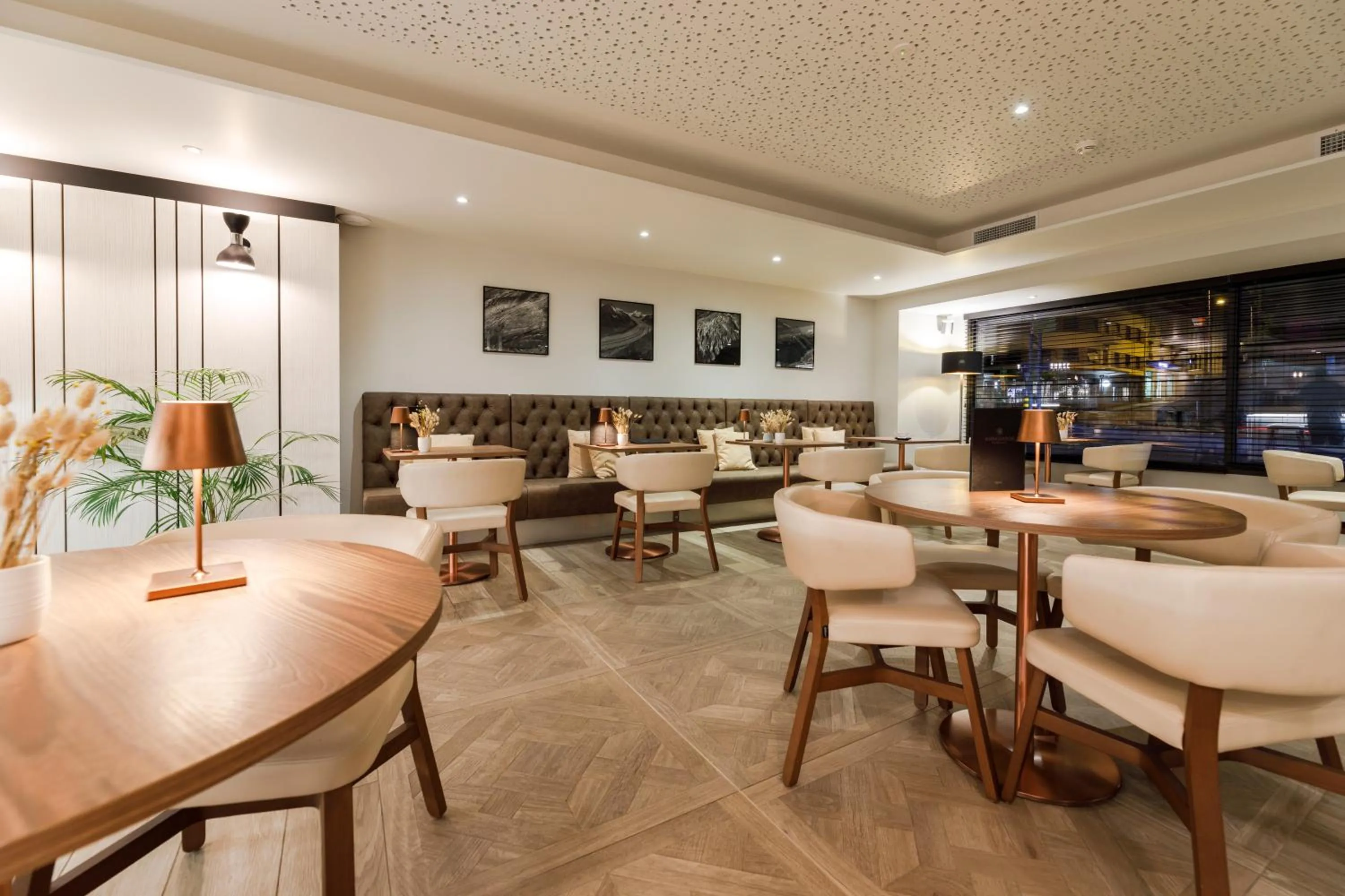 Lounge or bar in Ambassador Boutique Hotel