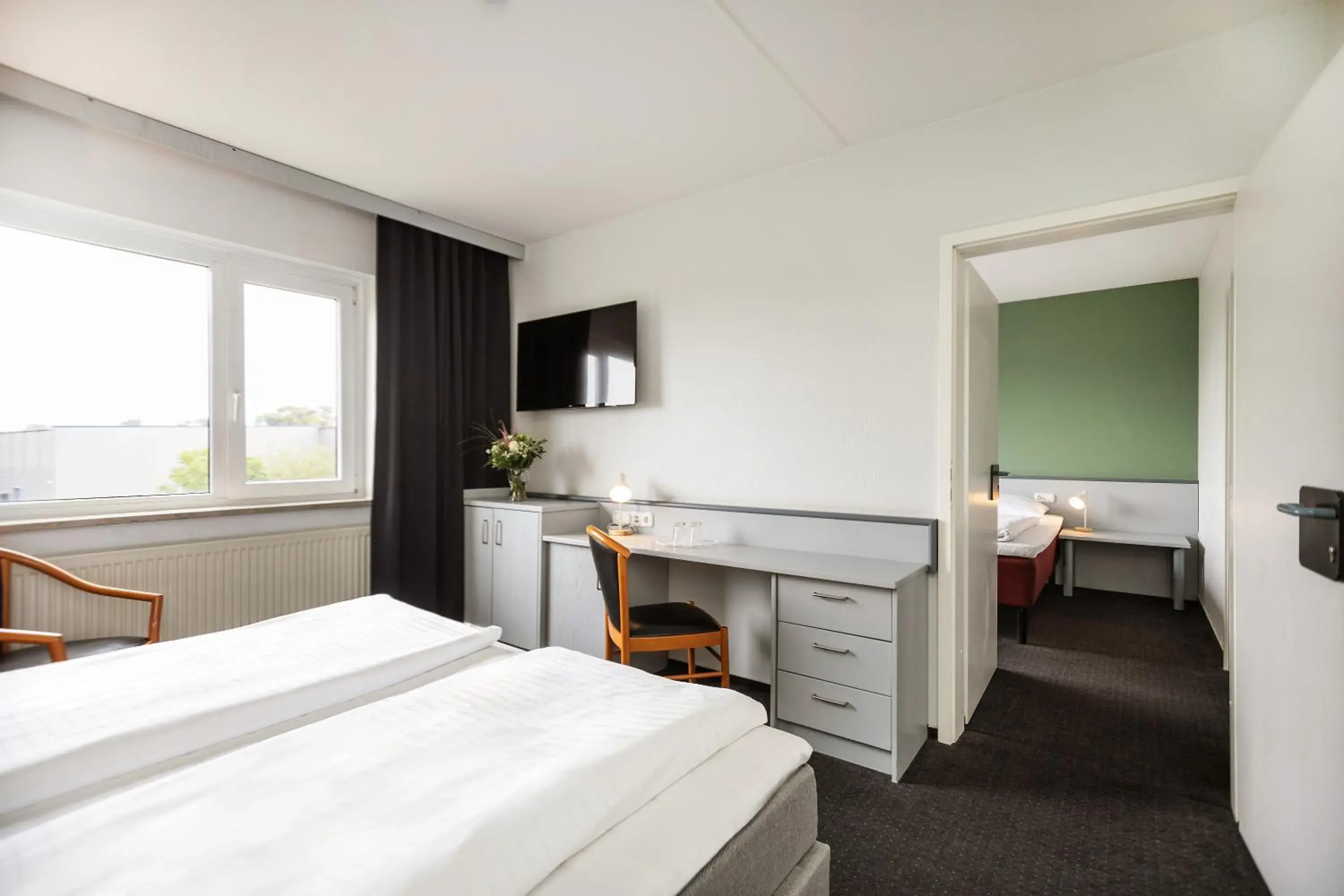 TV and multimedia, Bed in Good Morning + Bad Oldesloe TV and multimedia, Bed in Good Morning + Bad Oldesloe