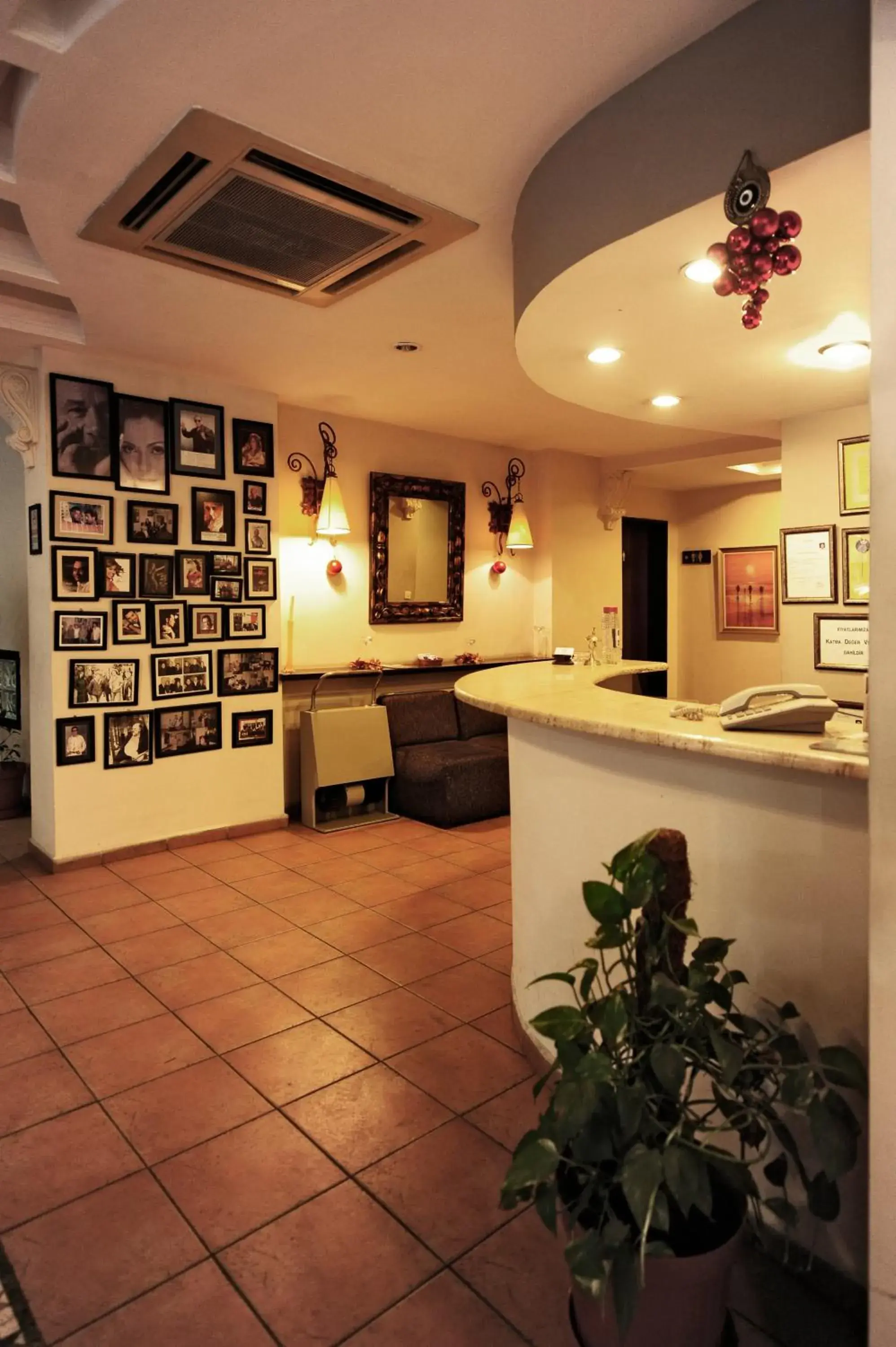 Lobby or reception in Üstün Hotel Alsancak Lobby or reception in Üstün Hotel Alsancak