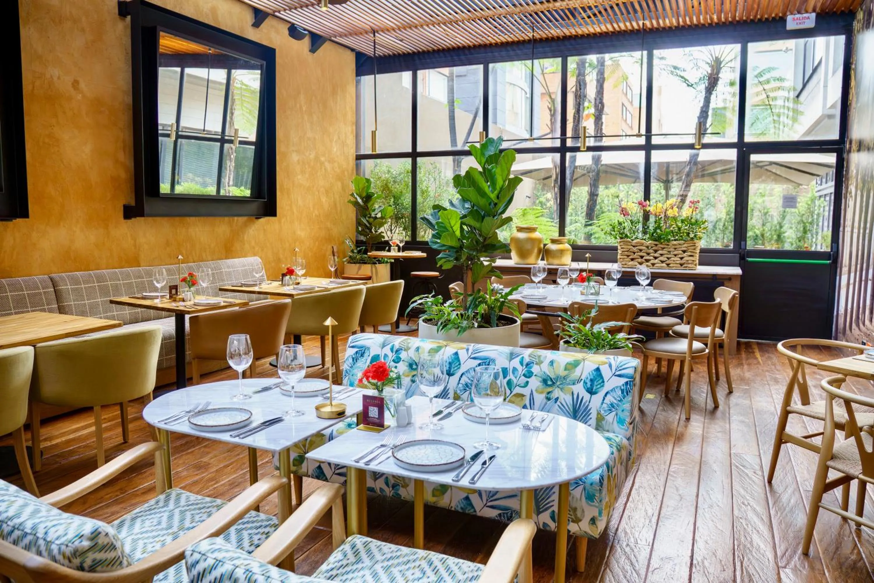 Restaurant/places to eat in Hotel Estelar Parque de la 93