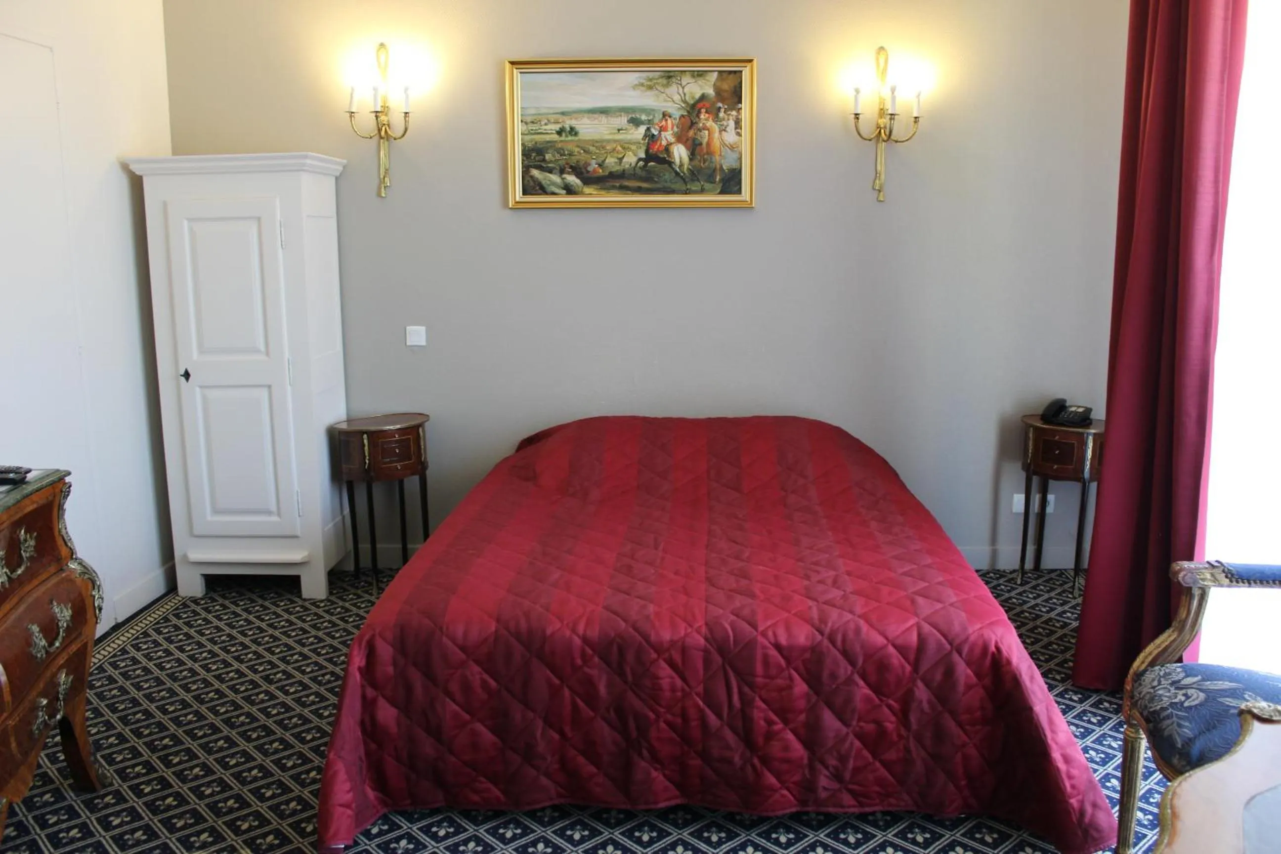 Bed in Hôtel Fleur de Lys Hazebrouck