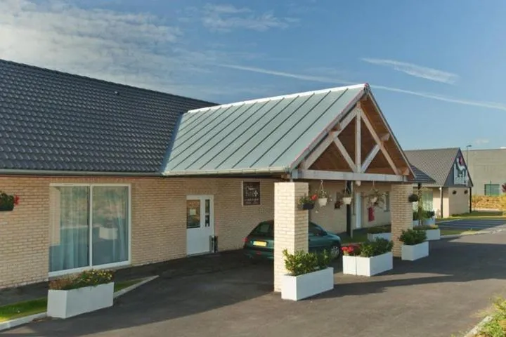 Property building in Hôtel Fleur de Lys Hazebrouck