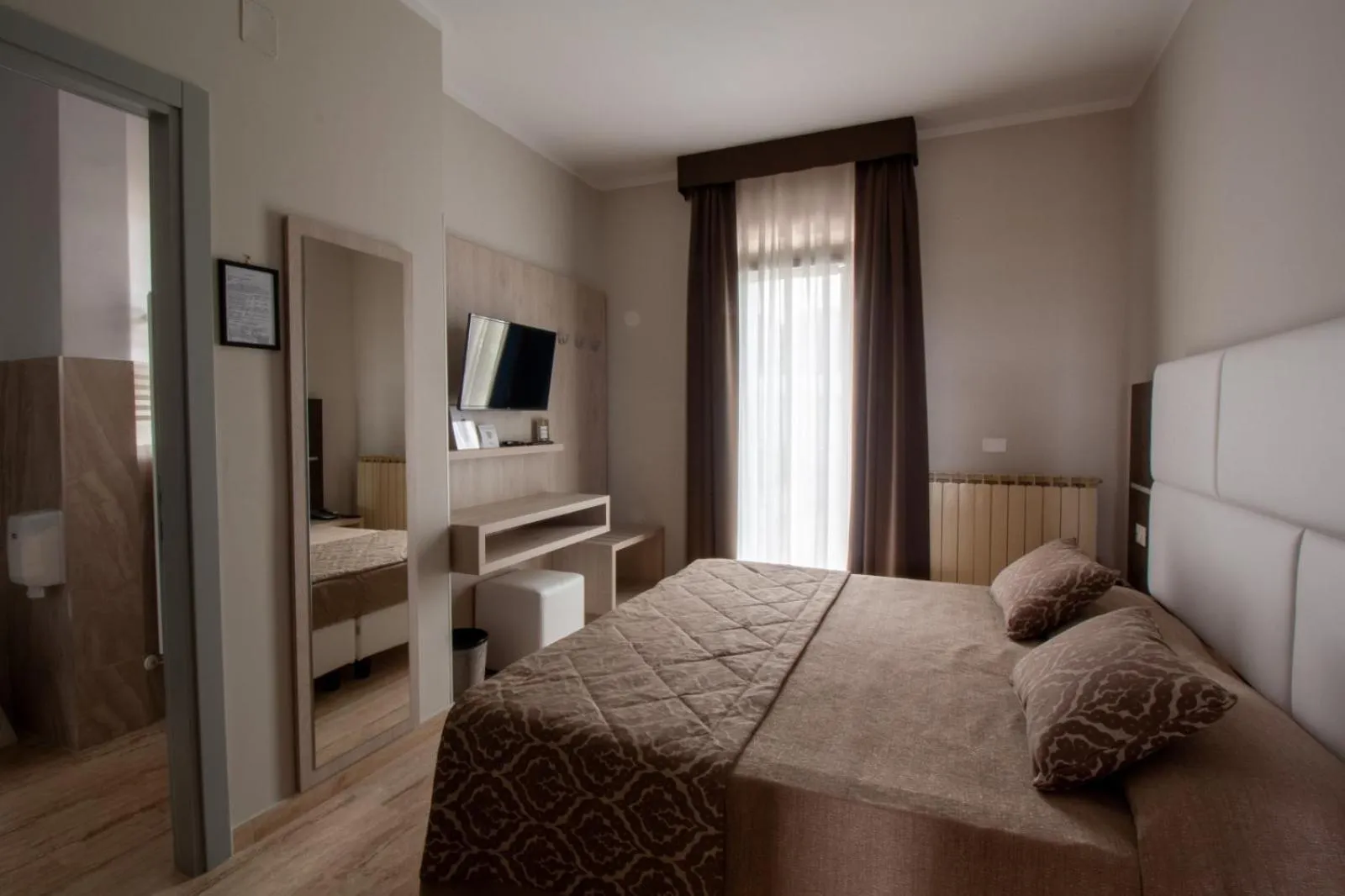 TV and multimedia, Bed in Hotel Europa