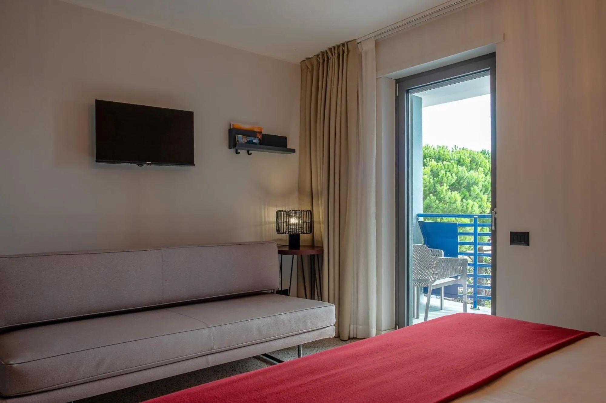 TV and multimedia, Bed in Hotel Sirenetta