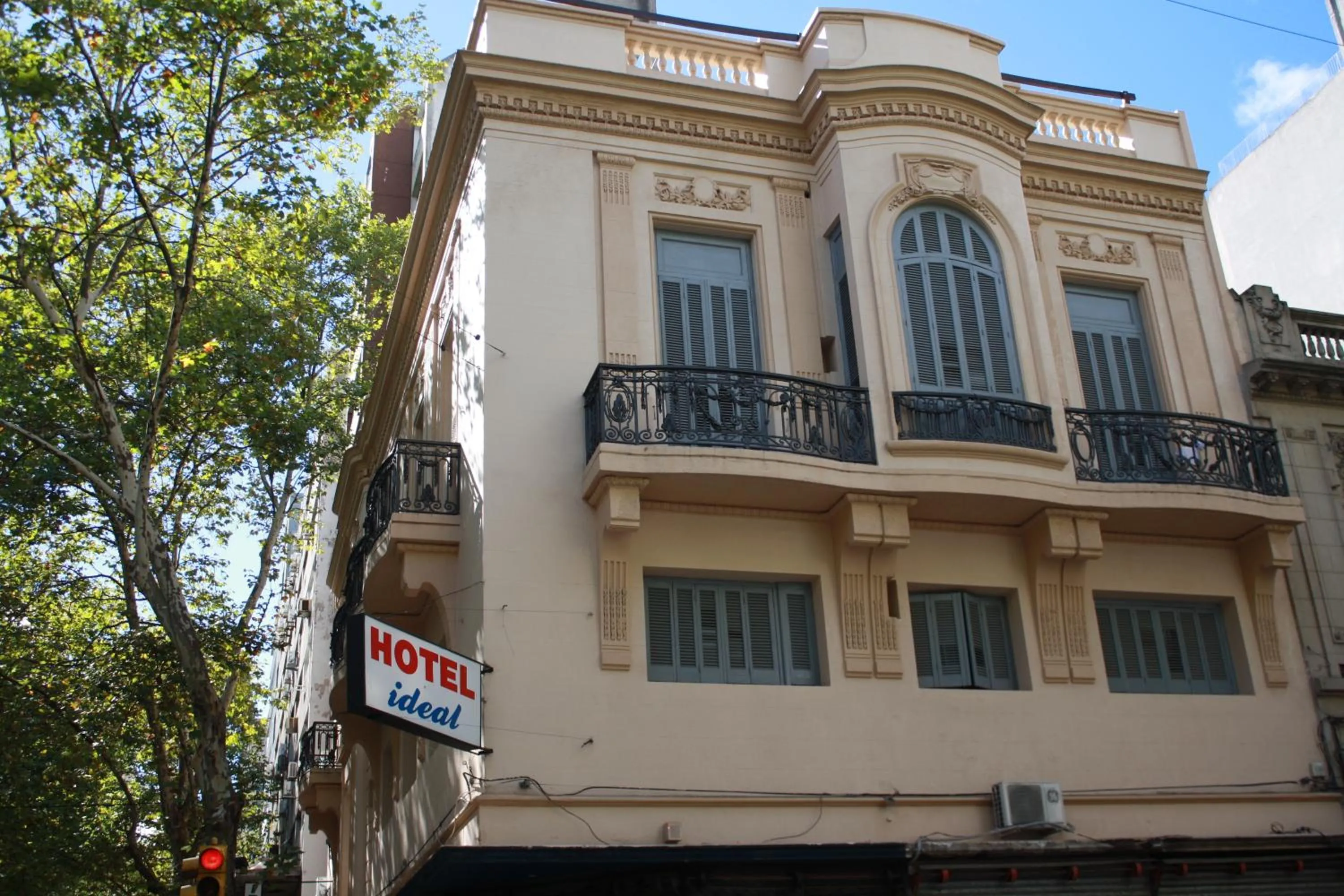 Facade/entrance in Hotel Ideal