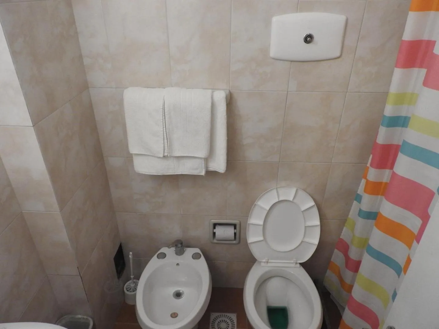 Toilet in Hotel Ideal