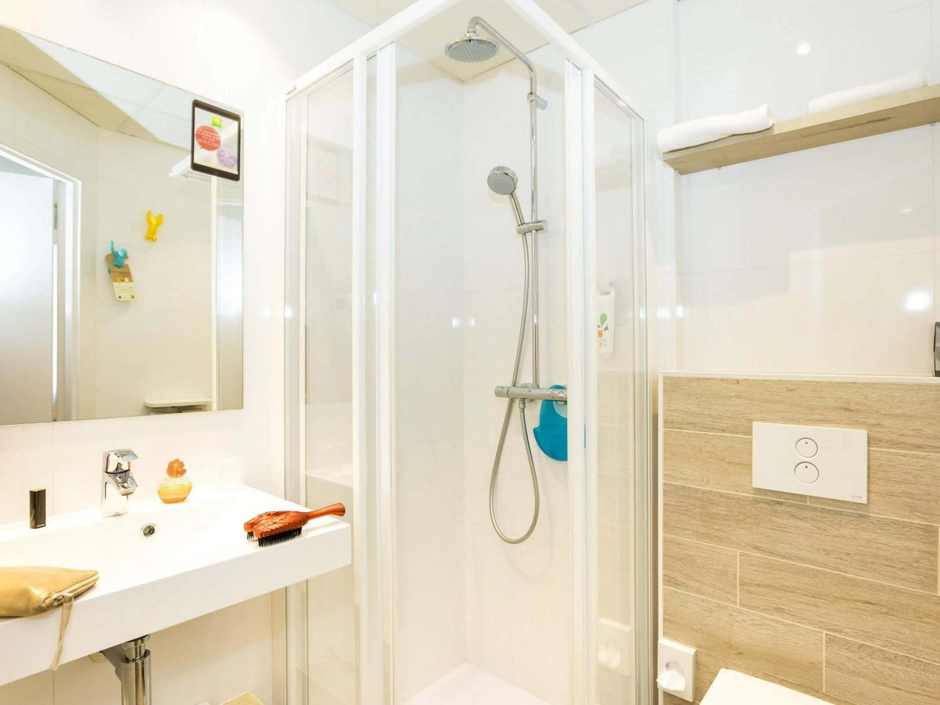 Bedroom in ibis Styles Rennes St. Gregoire