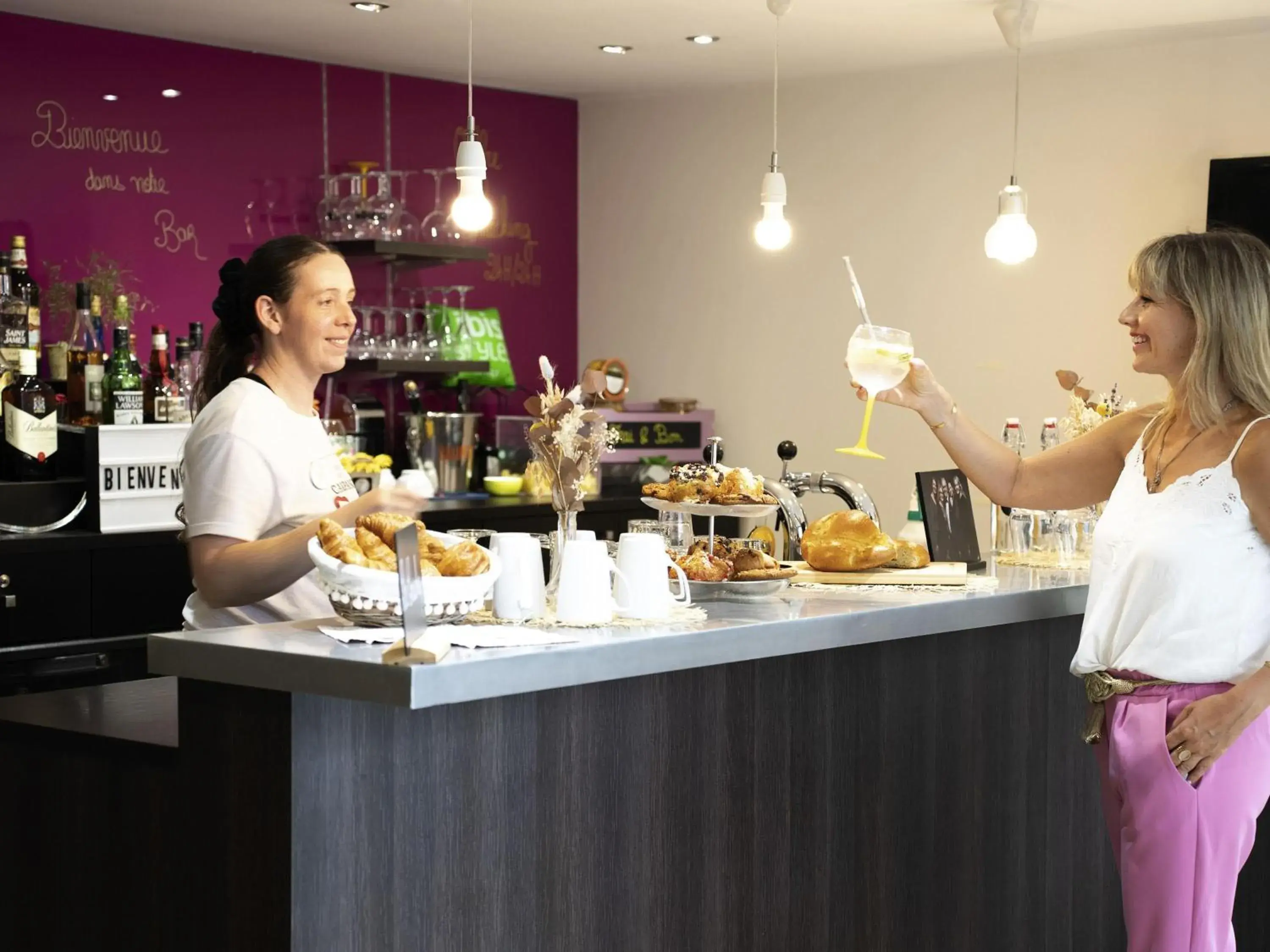 Lounge or bar in ibis Styles Rennes St. Gregoire Lounge or bar in ibis Styles Rennes St. Gregoire