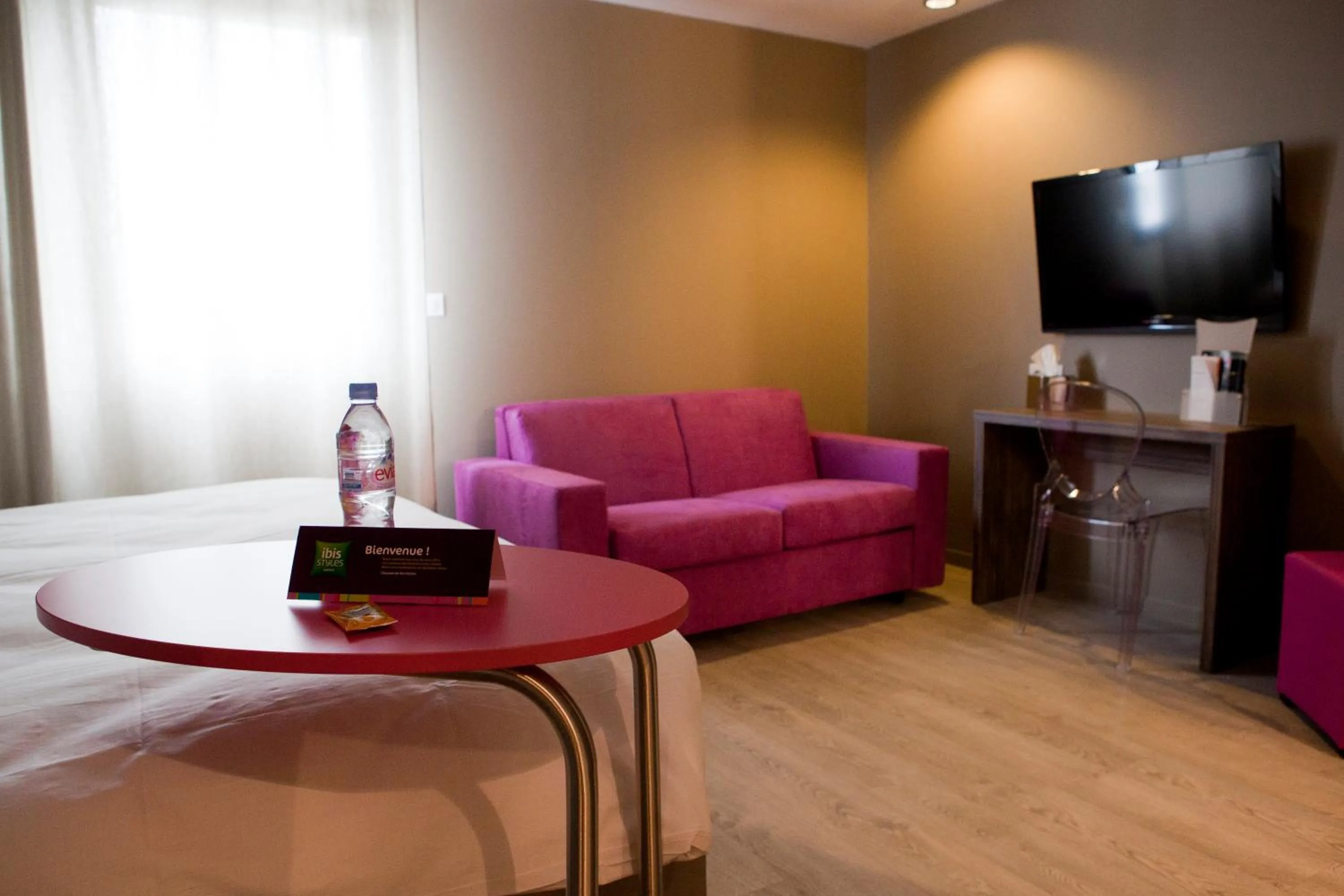 Living room in ibis Styles Rennes St. Gregoire