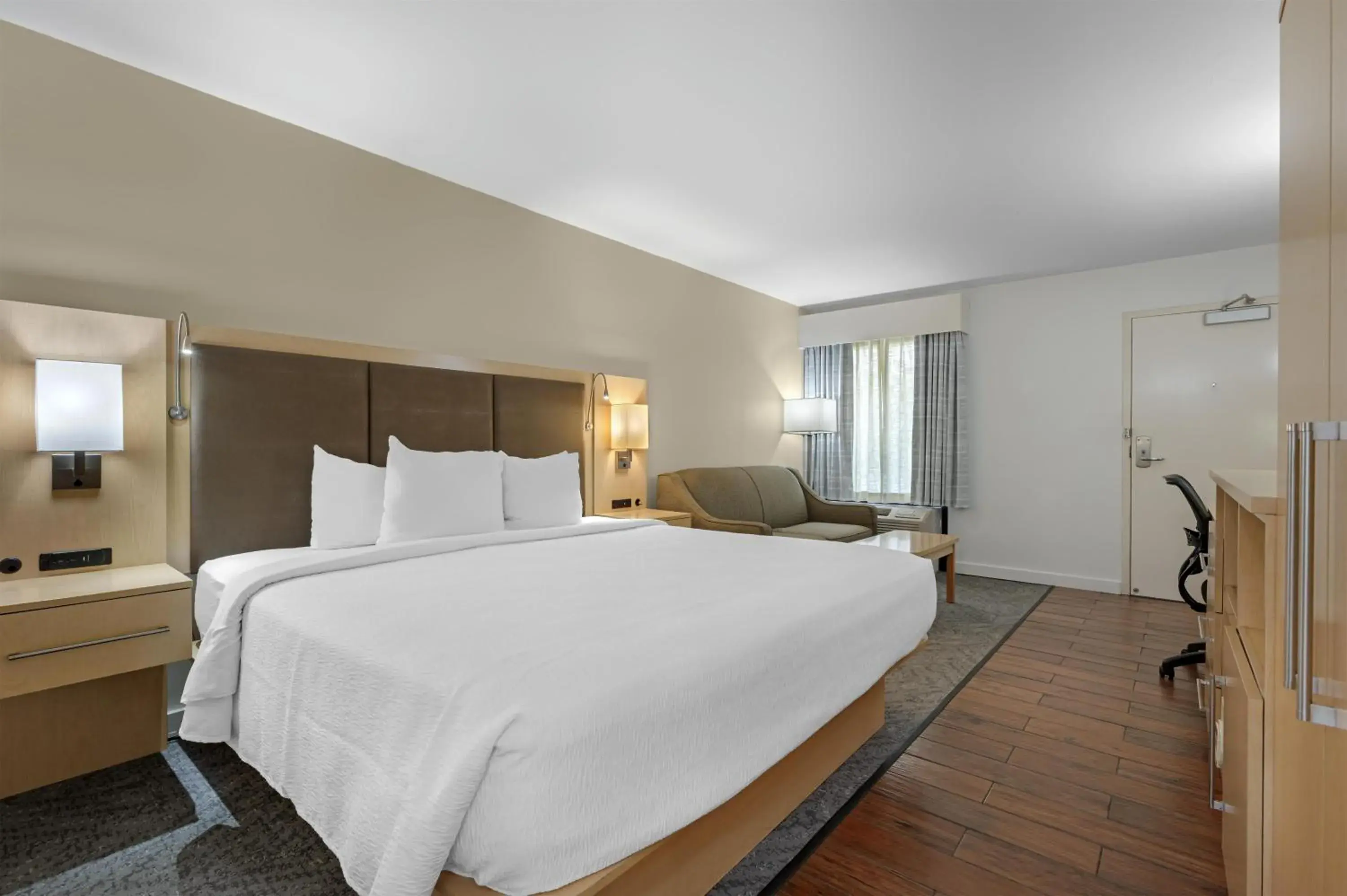 Bedroom, Bed in Best Western Plus South Coast Inn Bedroom, Bed in Best Western Plus South Coast Inn