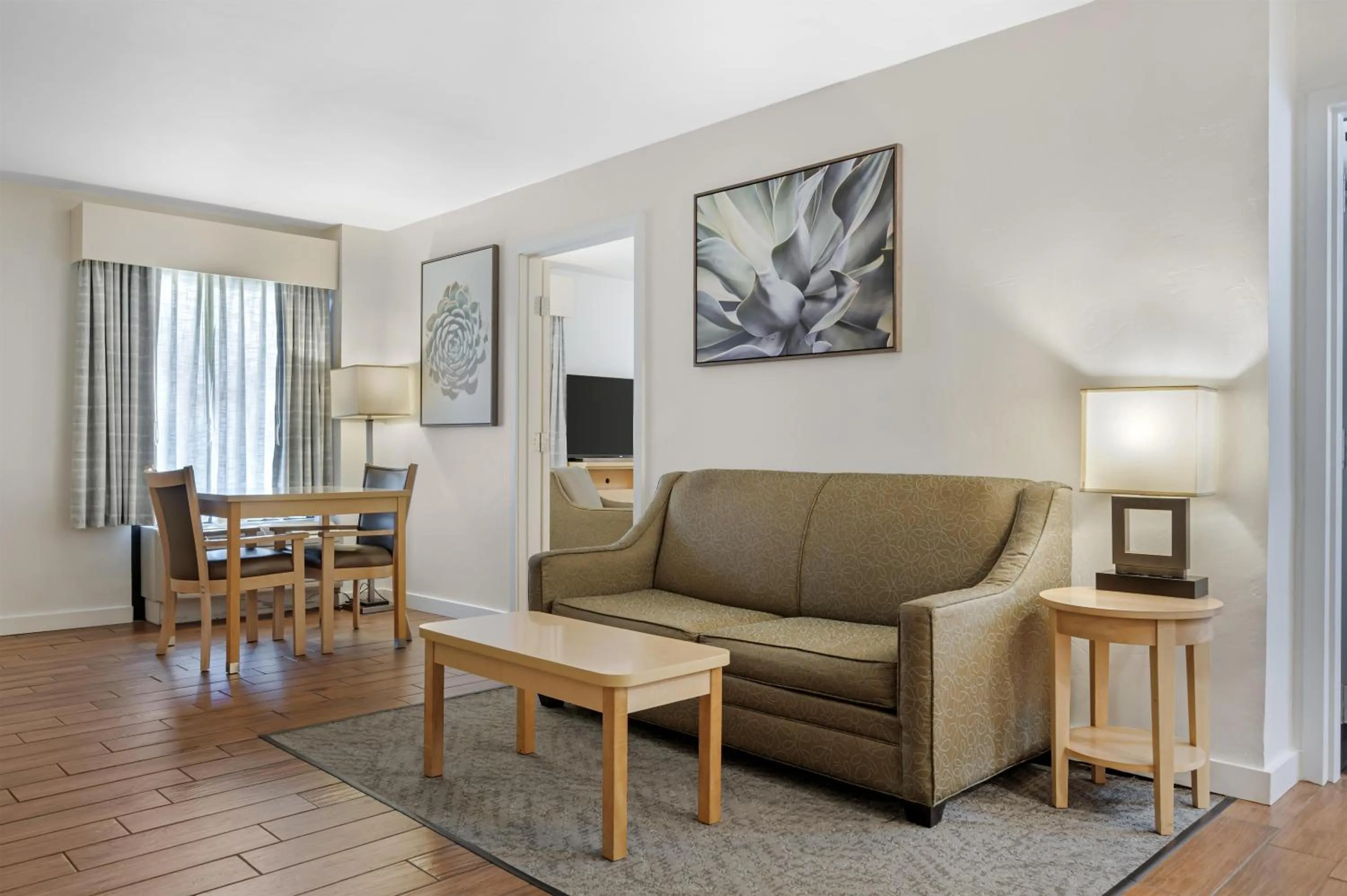 Bedroom in Best Western Plus South Coast Inn