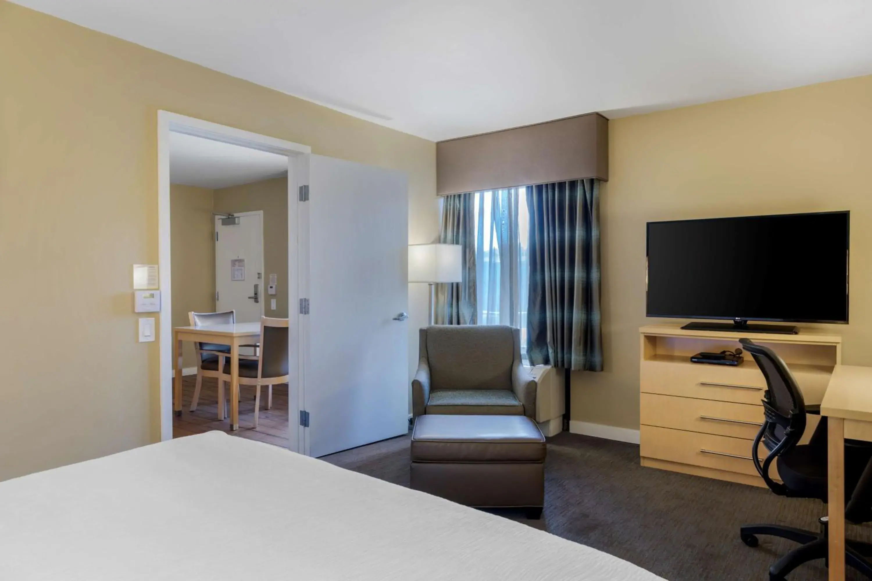 King Suite with Roll-In Shower and Sofa Bed - Disability Access/Non-Smoking in Best Western Plus South Coast Inn King Suite with Roll-In Shower and Sofa Bed - Disability Access/Non-Smoking in Best Western Plus South Coast Inn