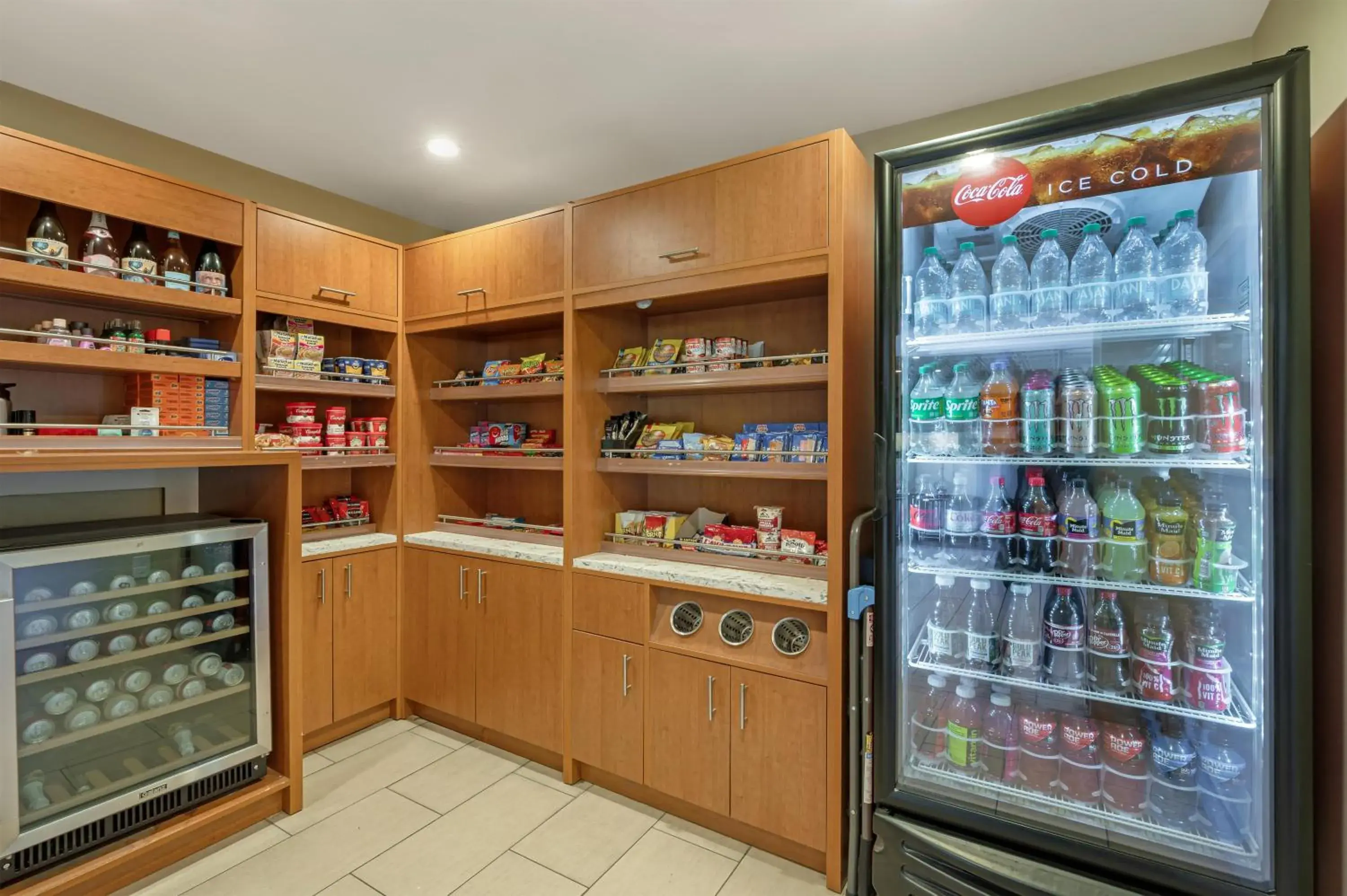 Property building in Best Western Plus South Coast Inn Property building in Best Western Plus South Coast Inn