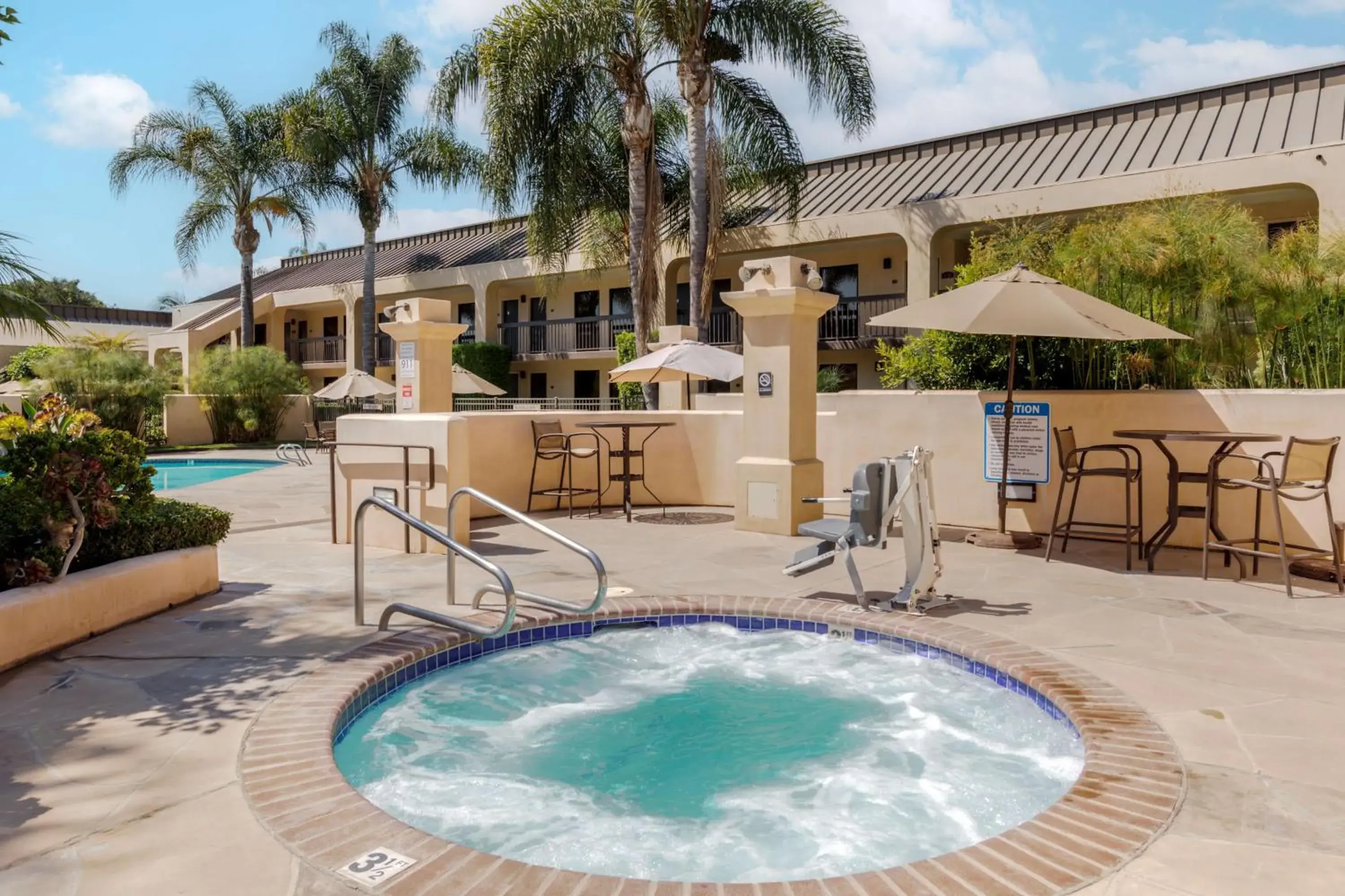 Pool view in Best Western Plus South Coast Inn Pool view in Best Western Plus South Coast Inn