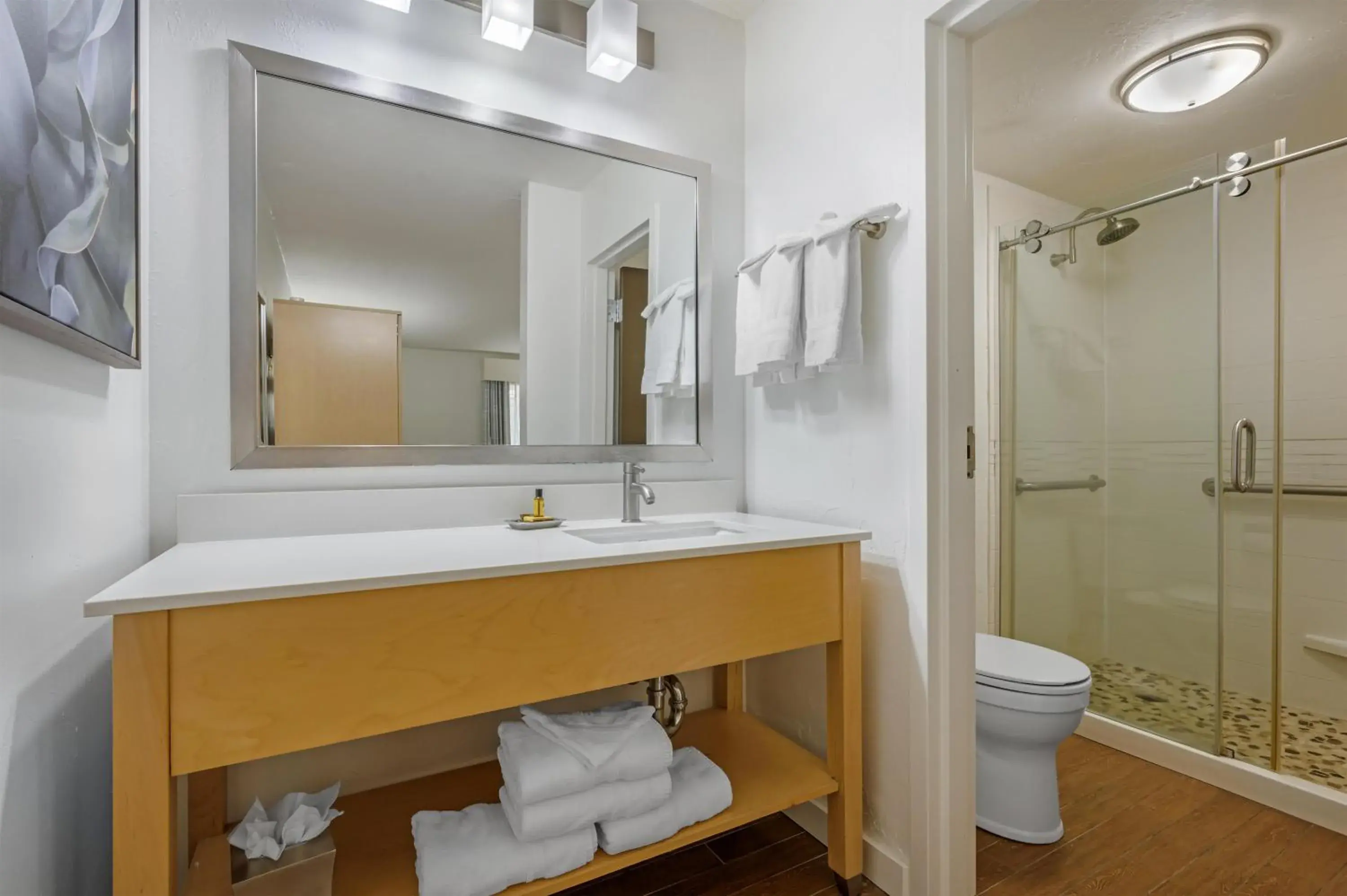 King Room - Non-Smoking in Best Western Plus South Coast Inn King Room - Non-Smoking in Best Western Plus South Coast Inn