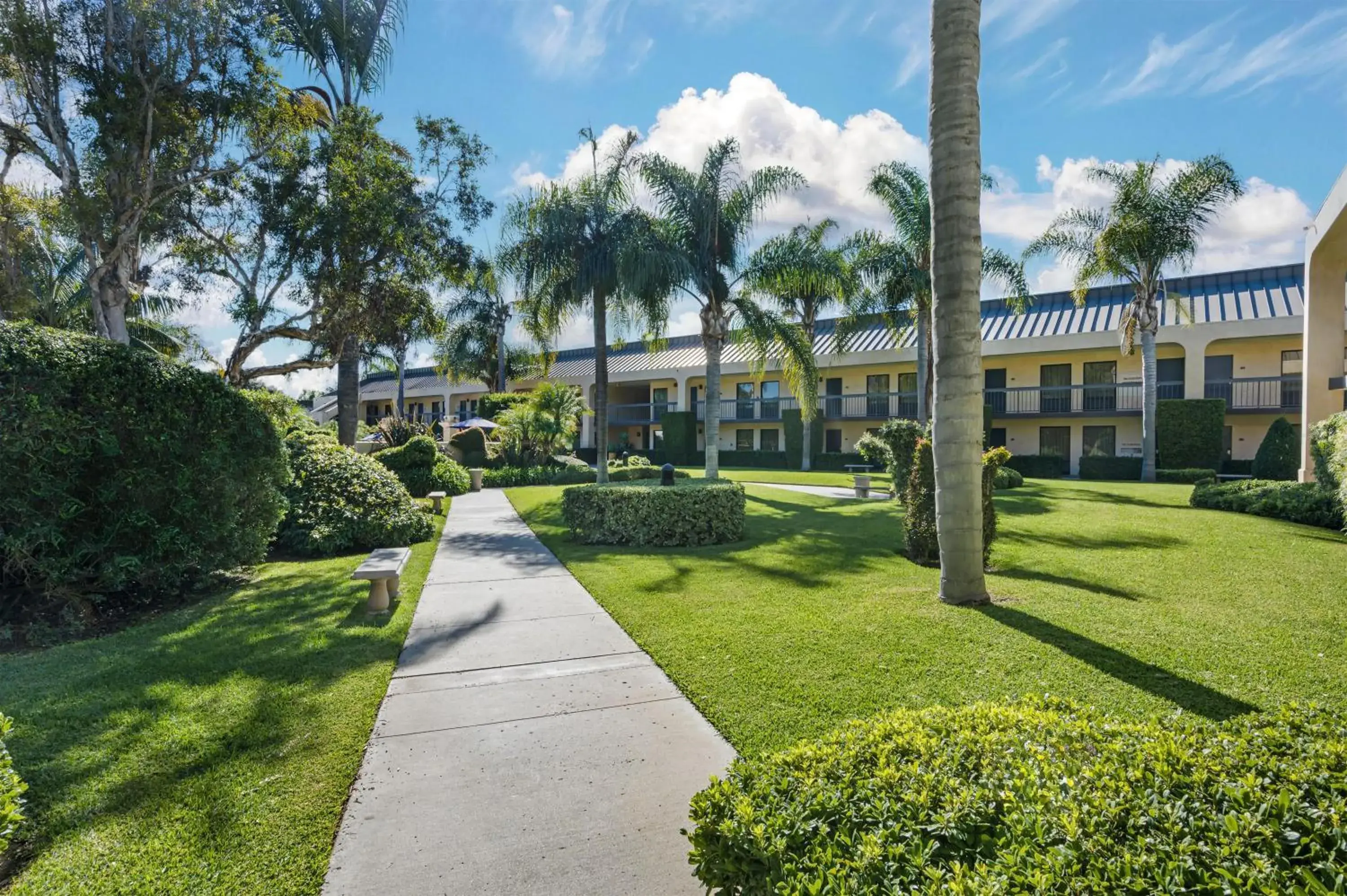 Property building in Best Western Plus South Coast Inn Property building in Best Western Plus South Coast Inn