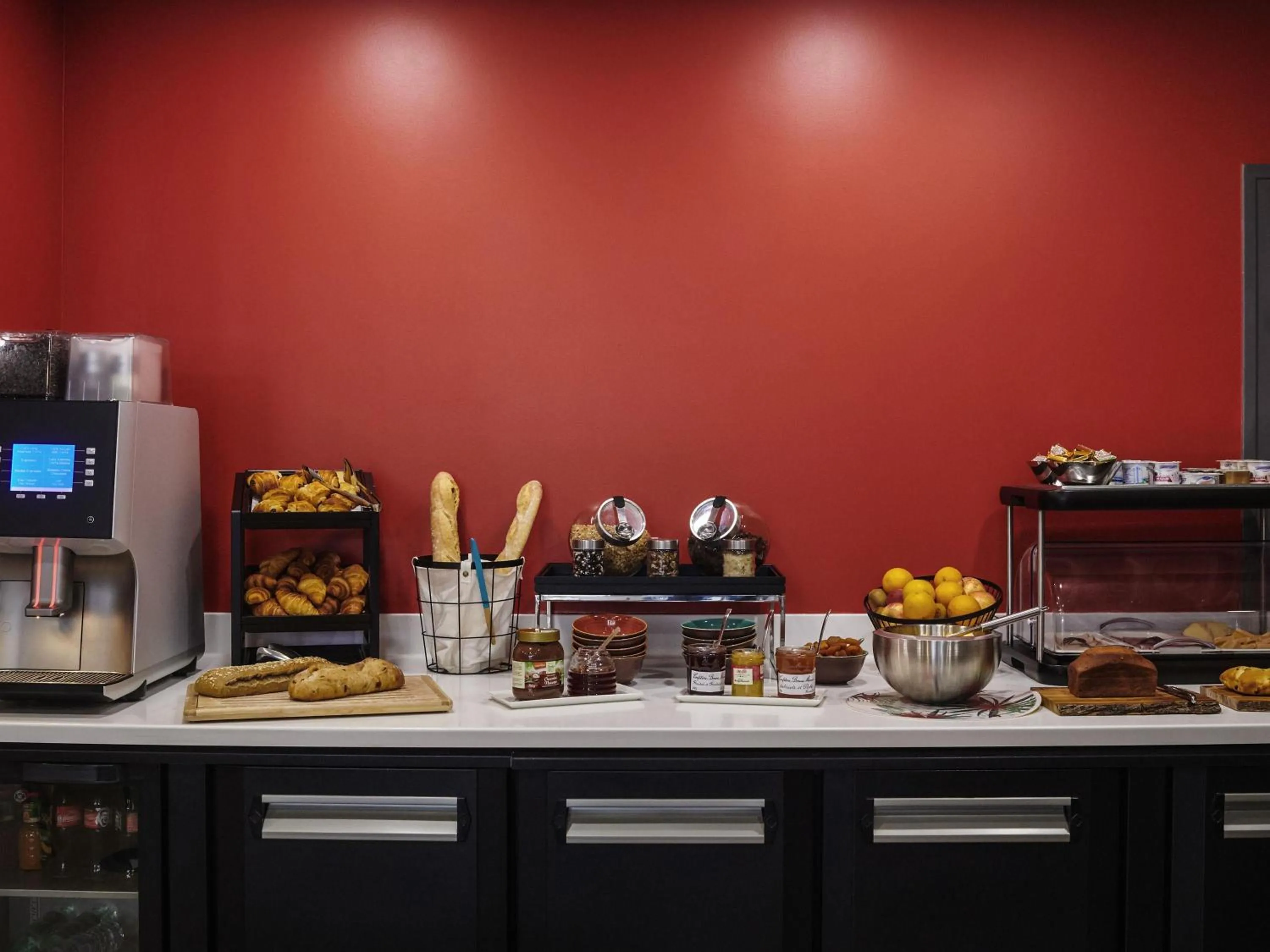 Breakfast in Ibis Styles Nantes Centre Place Graslin