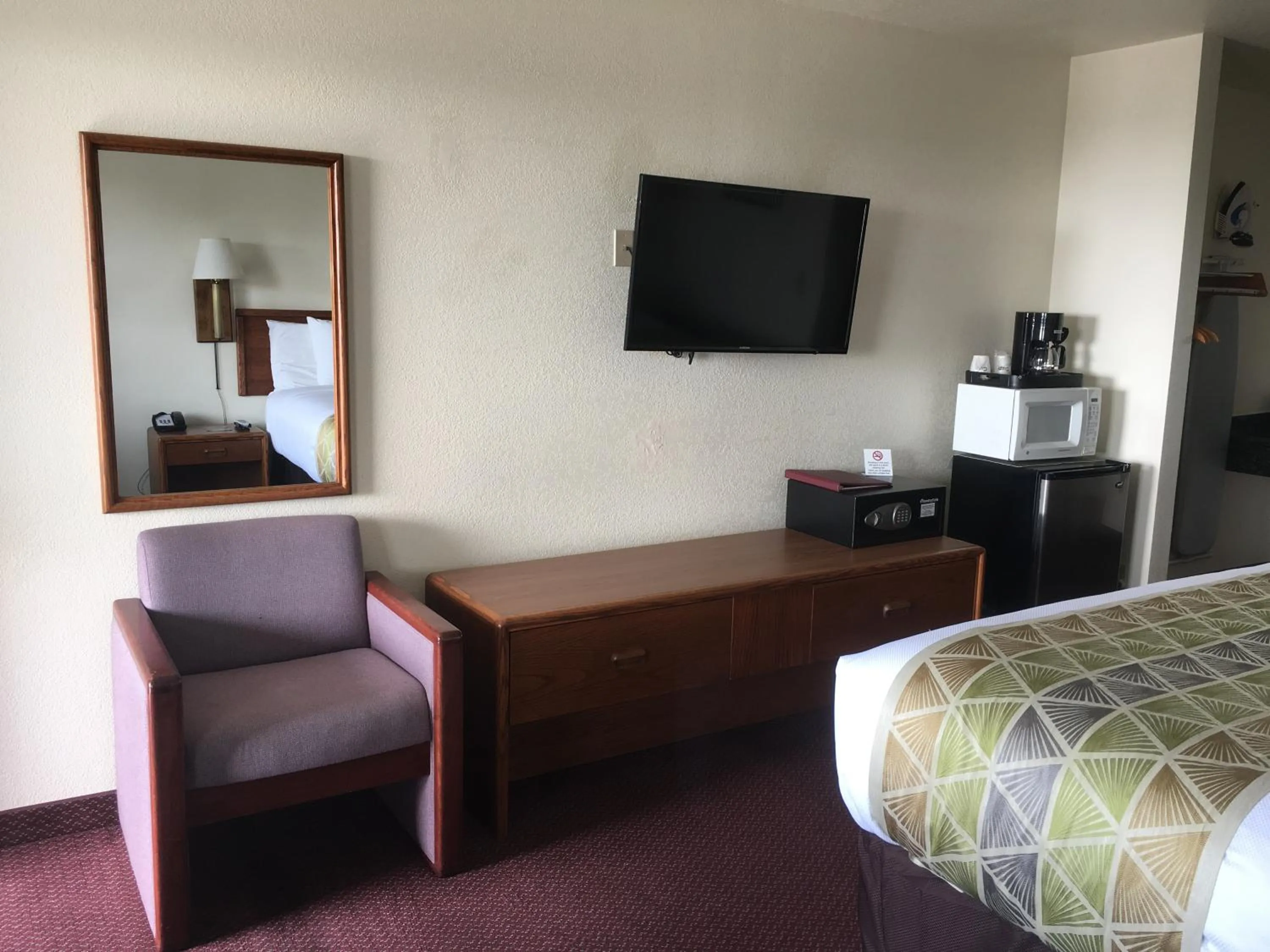 TV and multimedia, Bed in Westward Inn