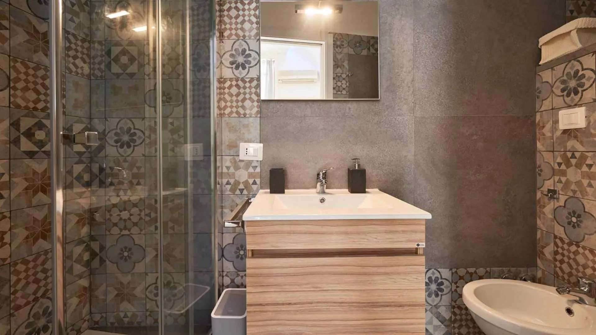 Shower in Madì Rooms