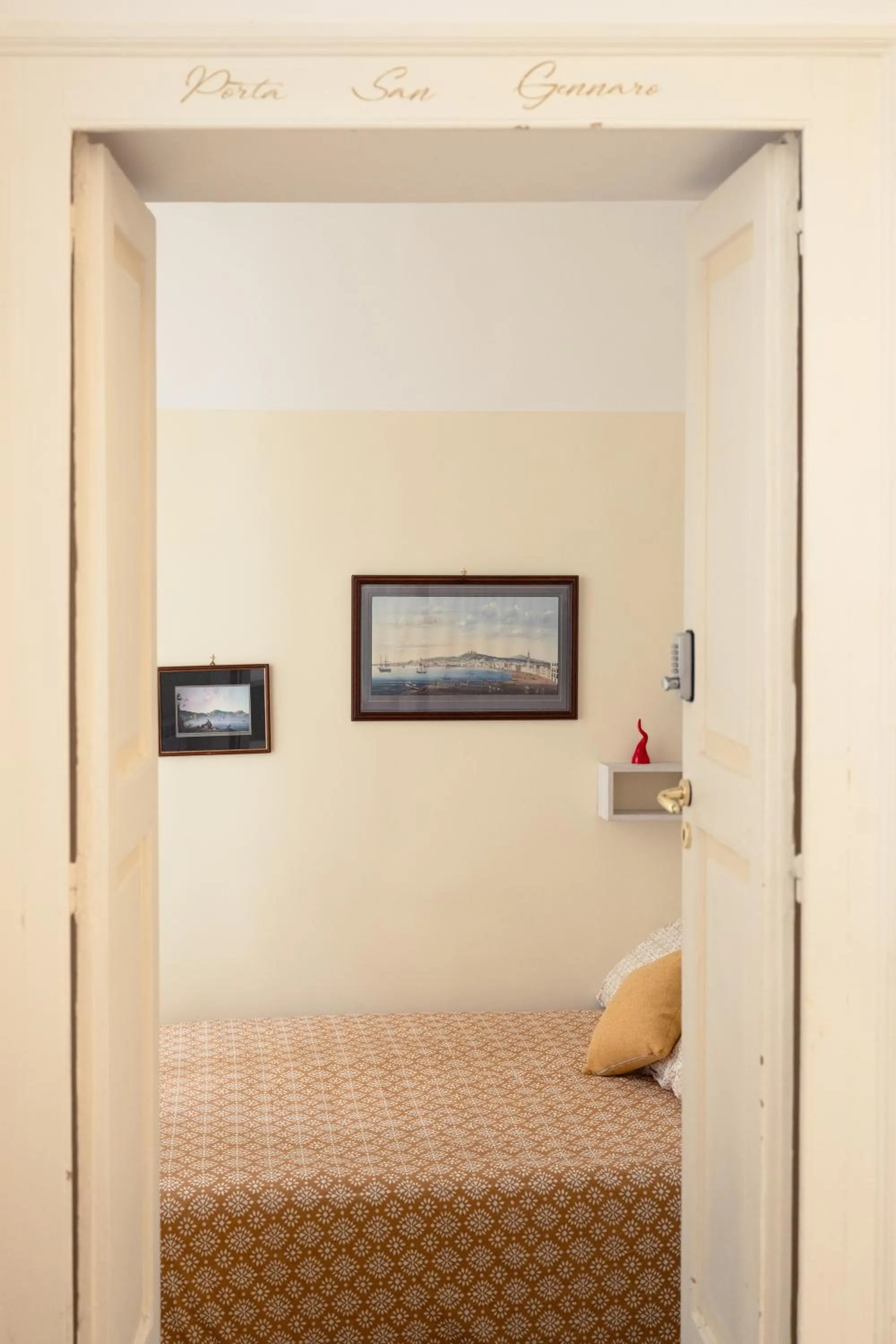 Bedroom, Bed in Madì Rooms
