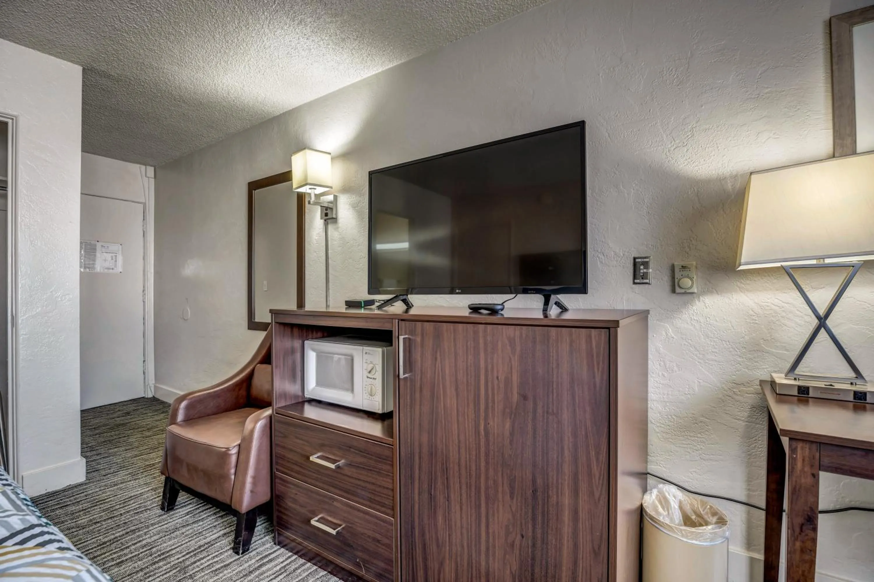 hair dresser in Eastside Lodge