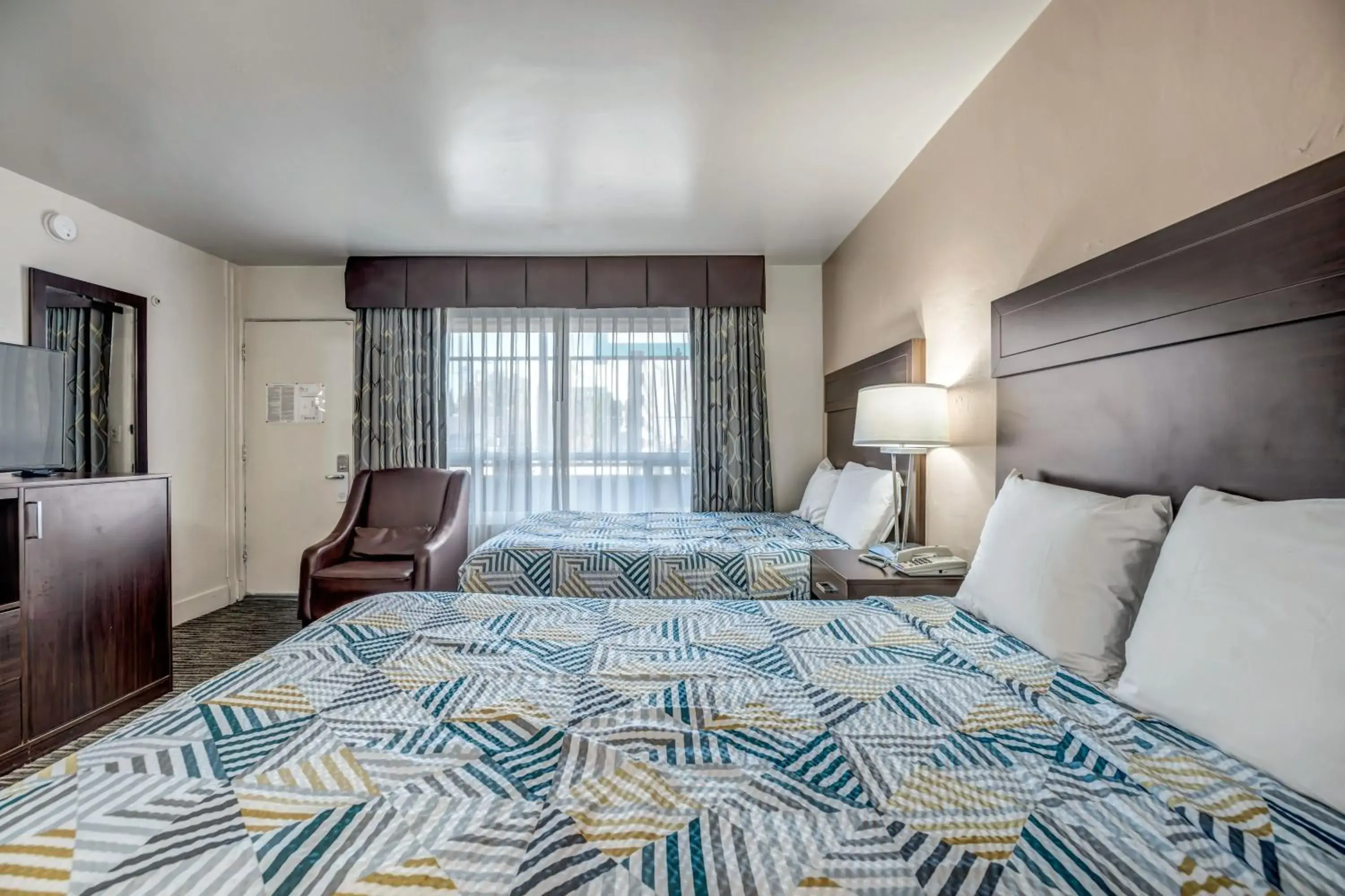 Queen Room with Two Queen Beds - Non-Smoking in Eastside Lodge Queen Room with Two Queen Beds - Non-Smoking in Eastside Lodge