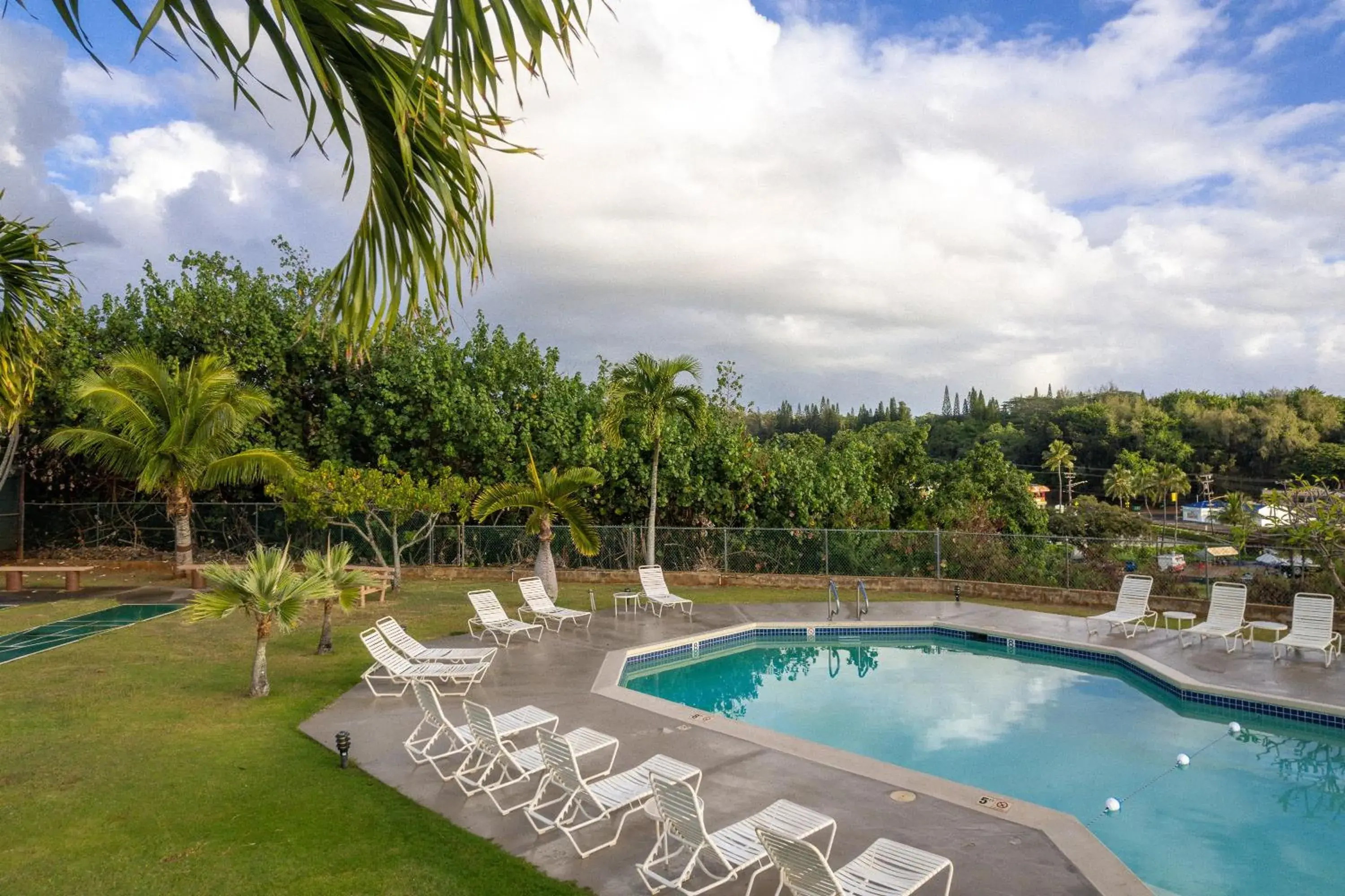 Swimming pool in Banyan Harbor Resort Swimming pool in Banyan Harbor Resort