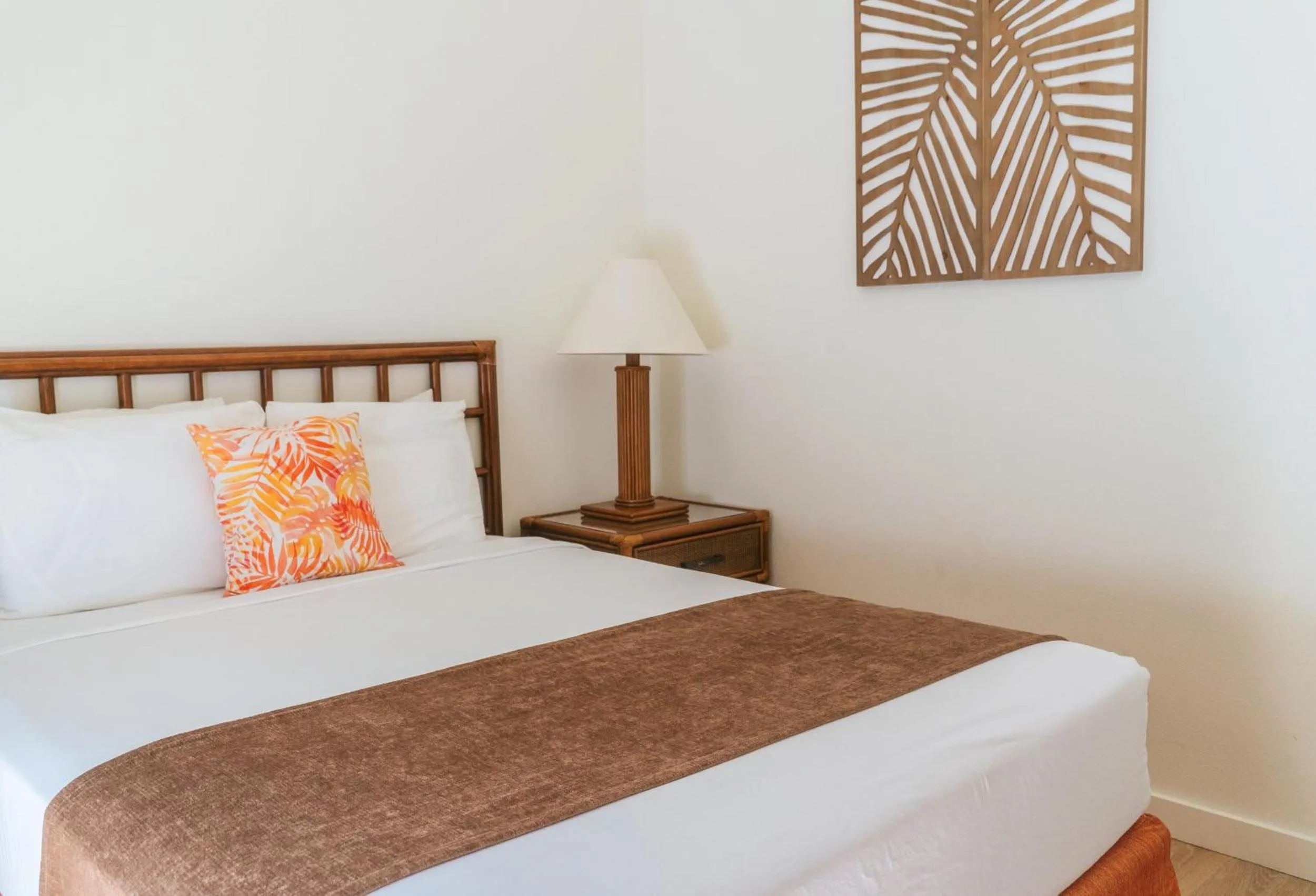 Photo of the whole room, Bed in Banyan Harbor Resort